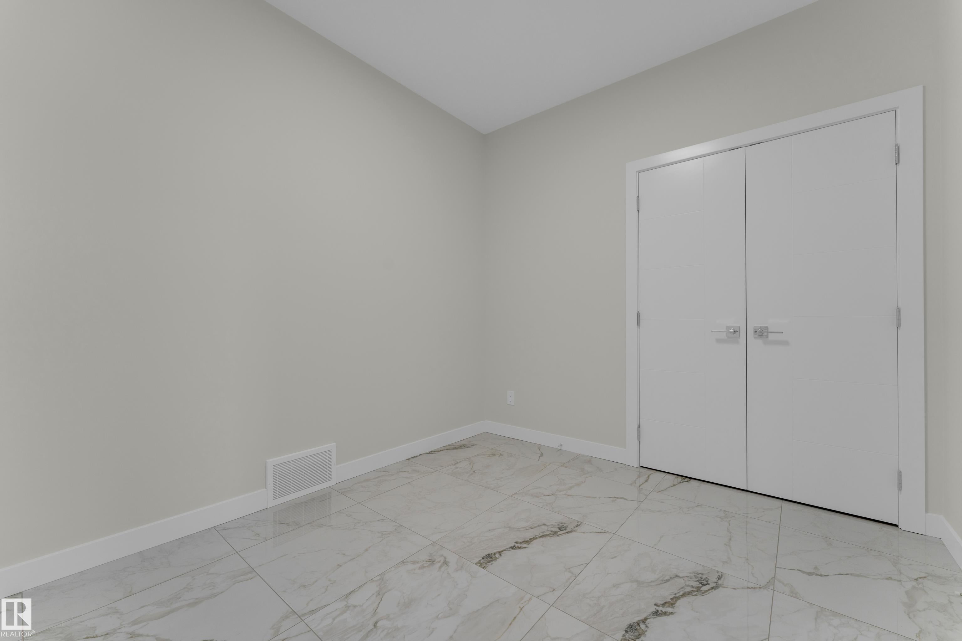 3814 39 St