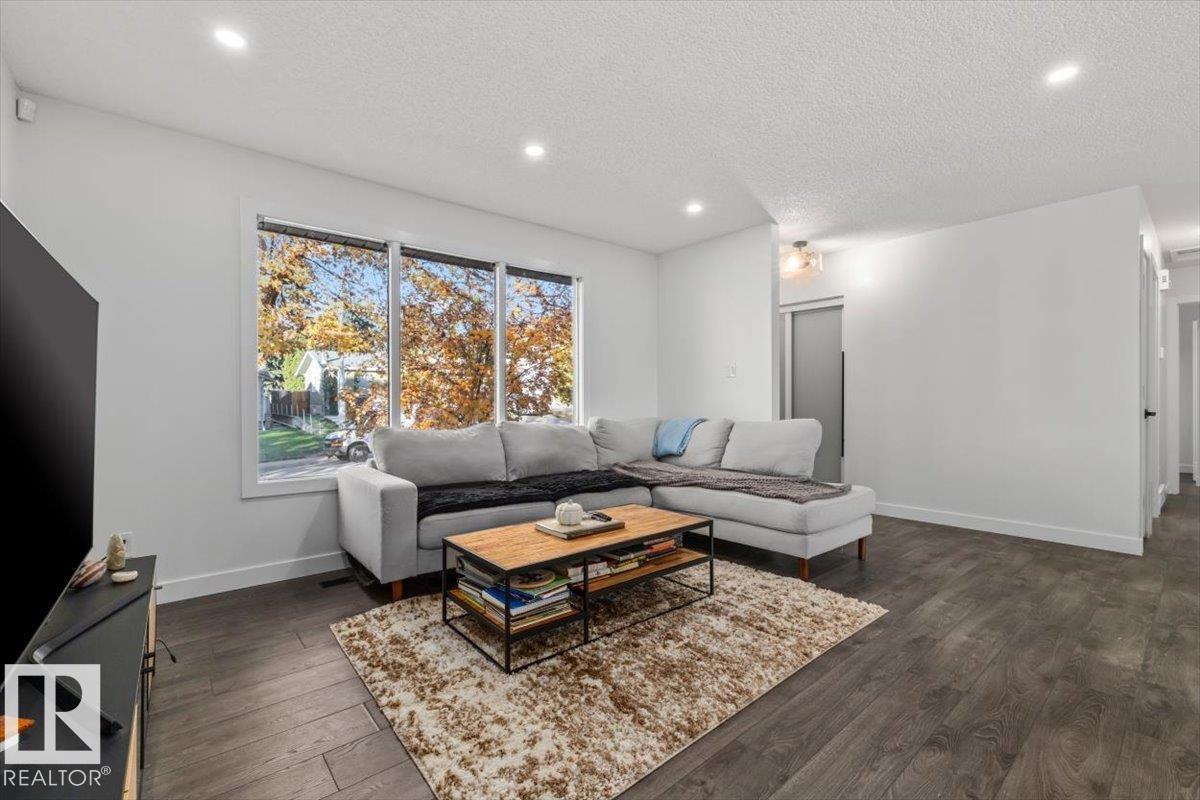 42 GLENGARRY Crescent