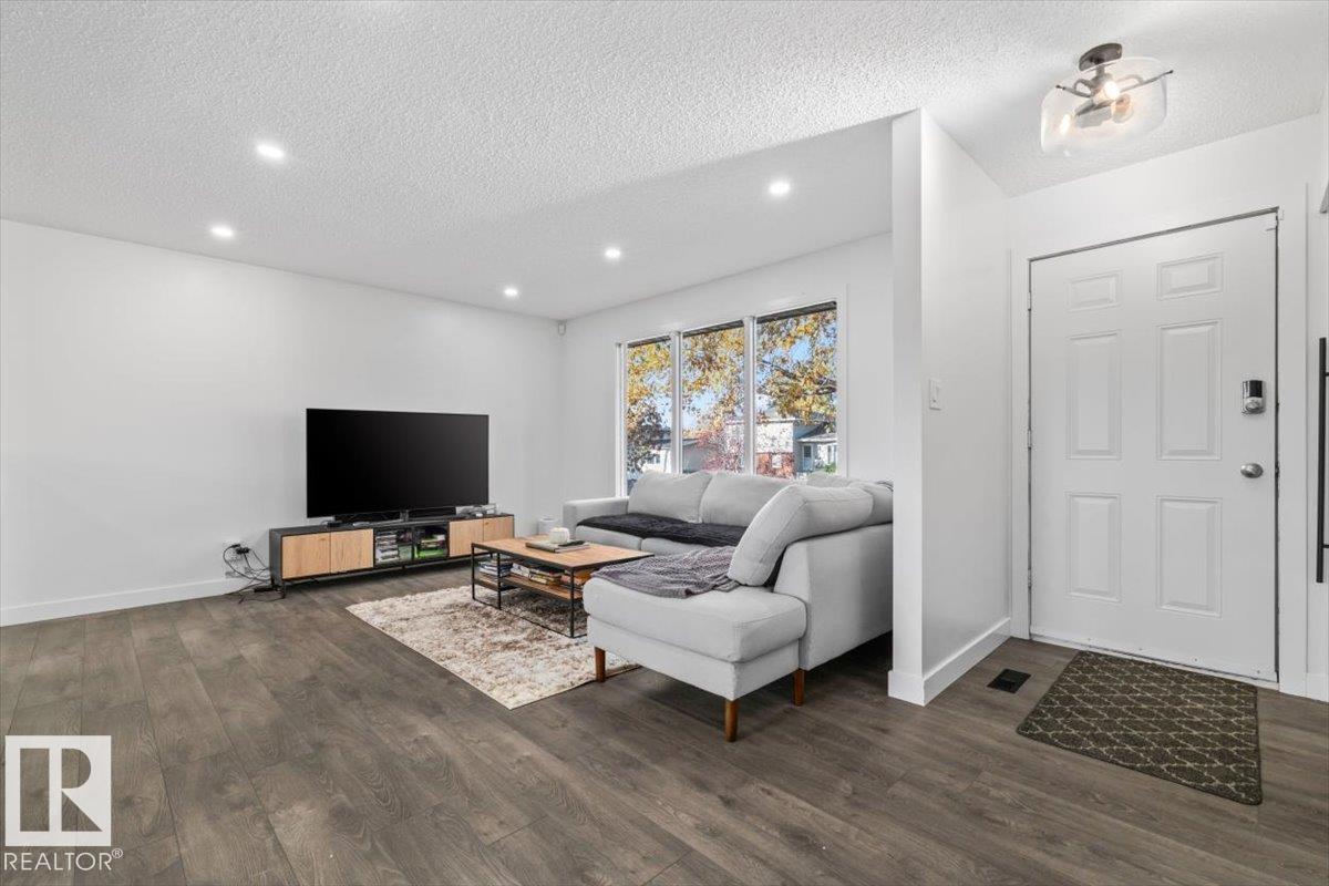 42 GLENGARRY Crescent