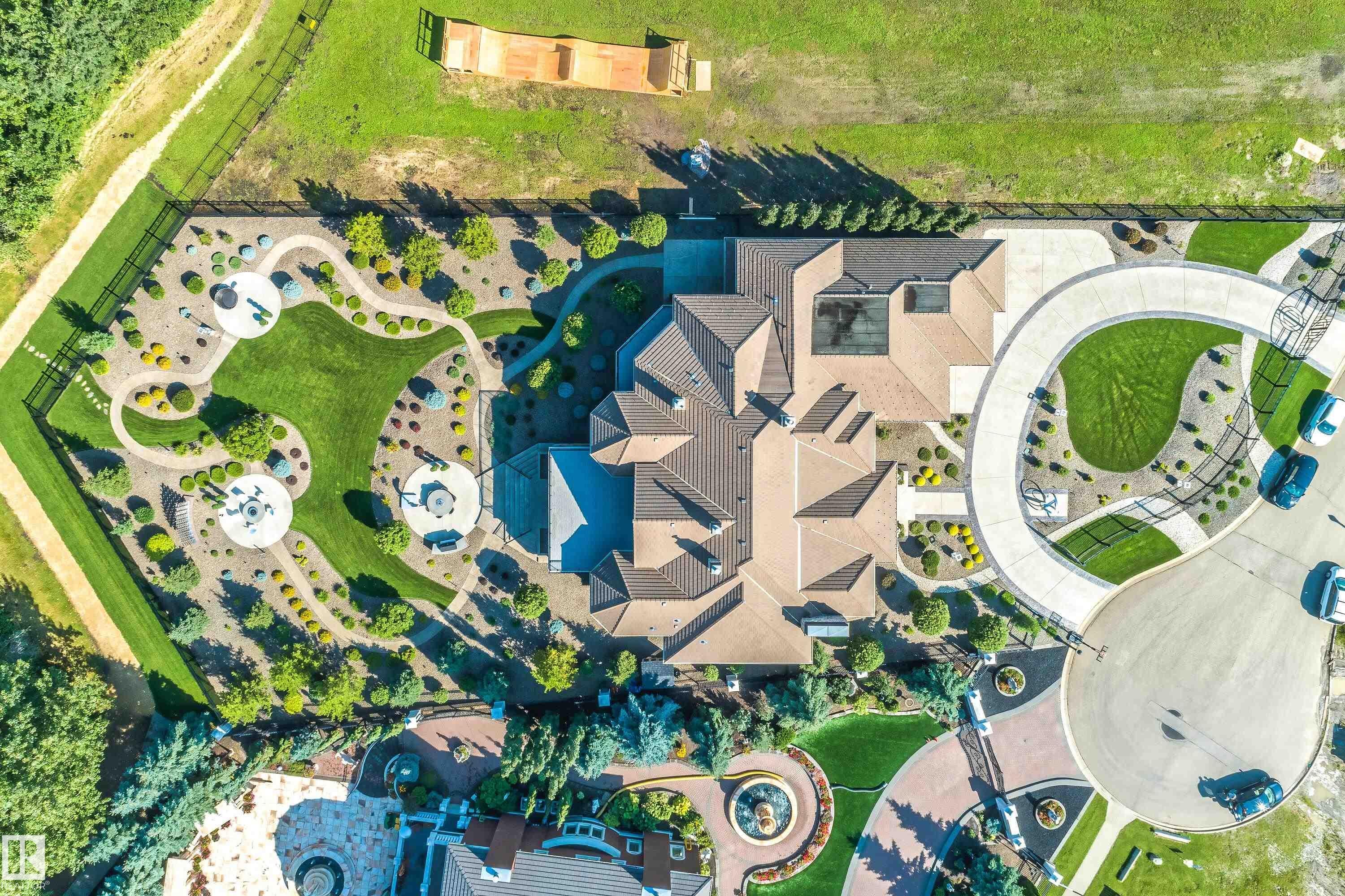 16 WINDERMERE Drive