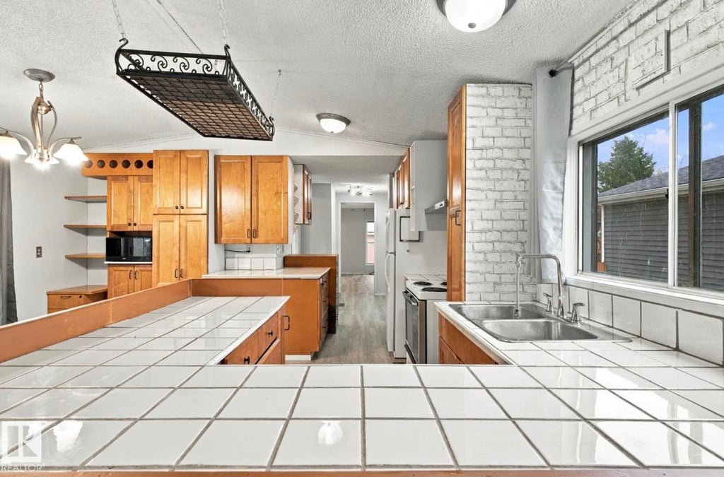 2664 LAKEVIEW DR DR, EDMONTON, AB T5S 1T7 - Image 3687788745.jpeg?d=l