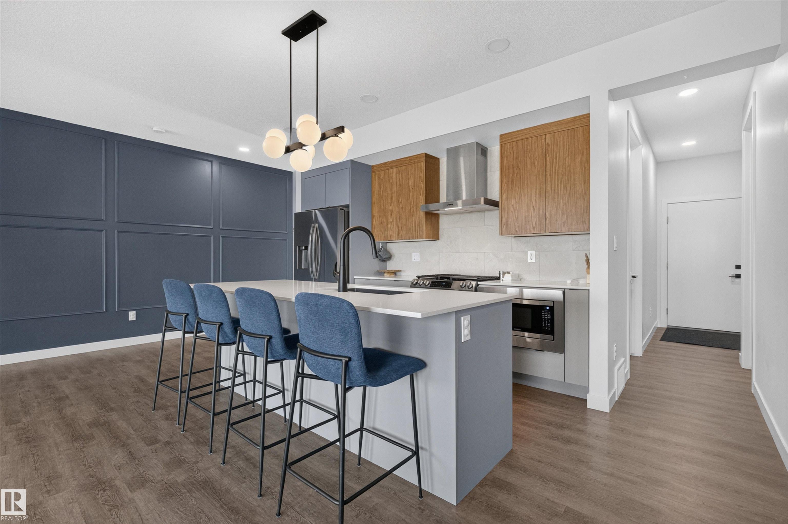 48 EDGEFIELD Way