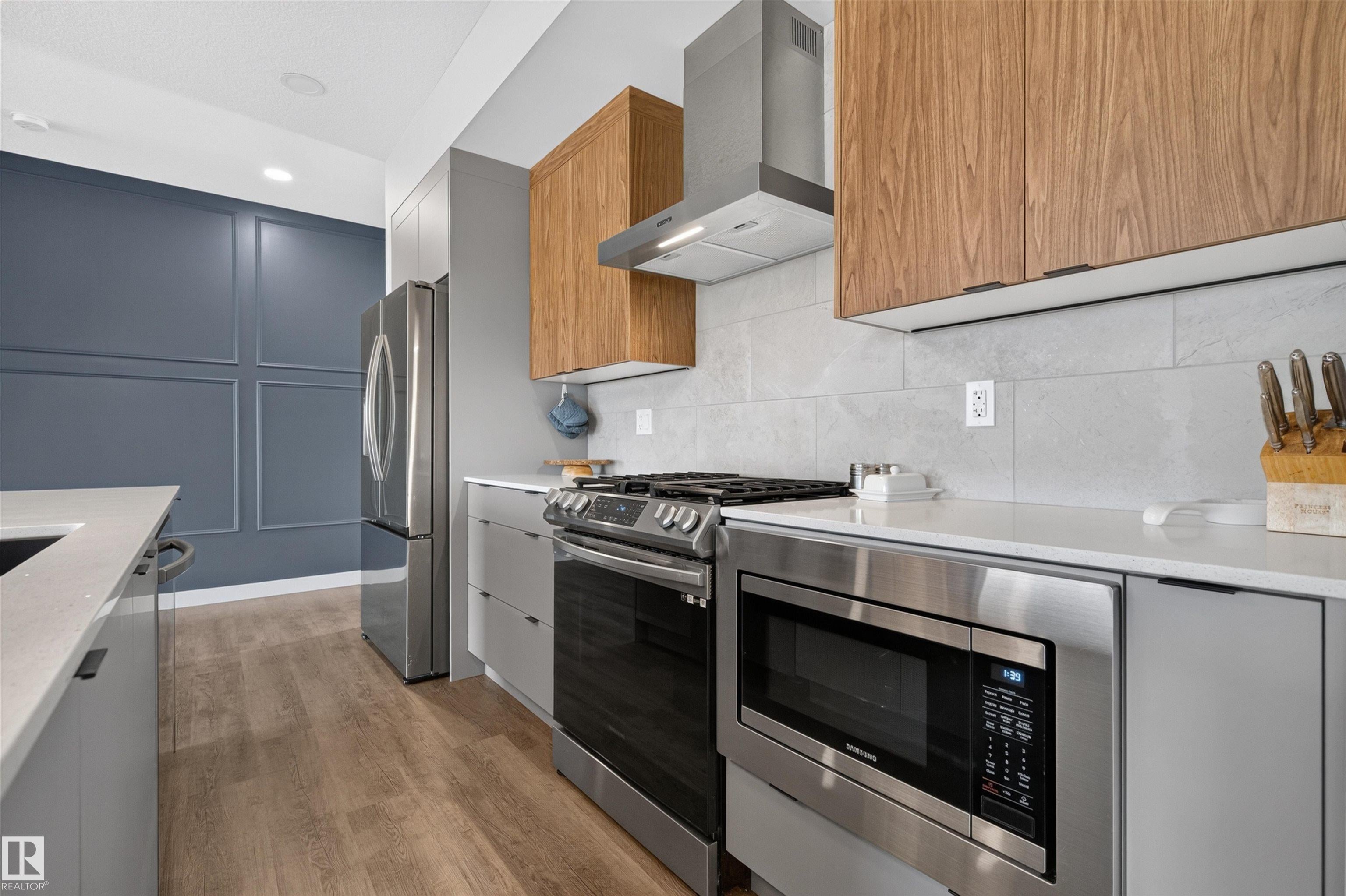 48 EDGEFIELD Way
