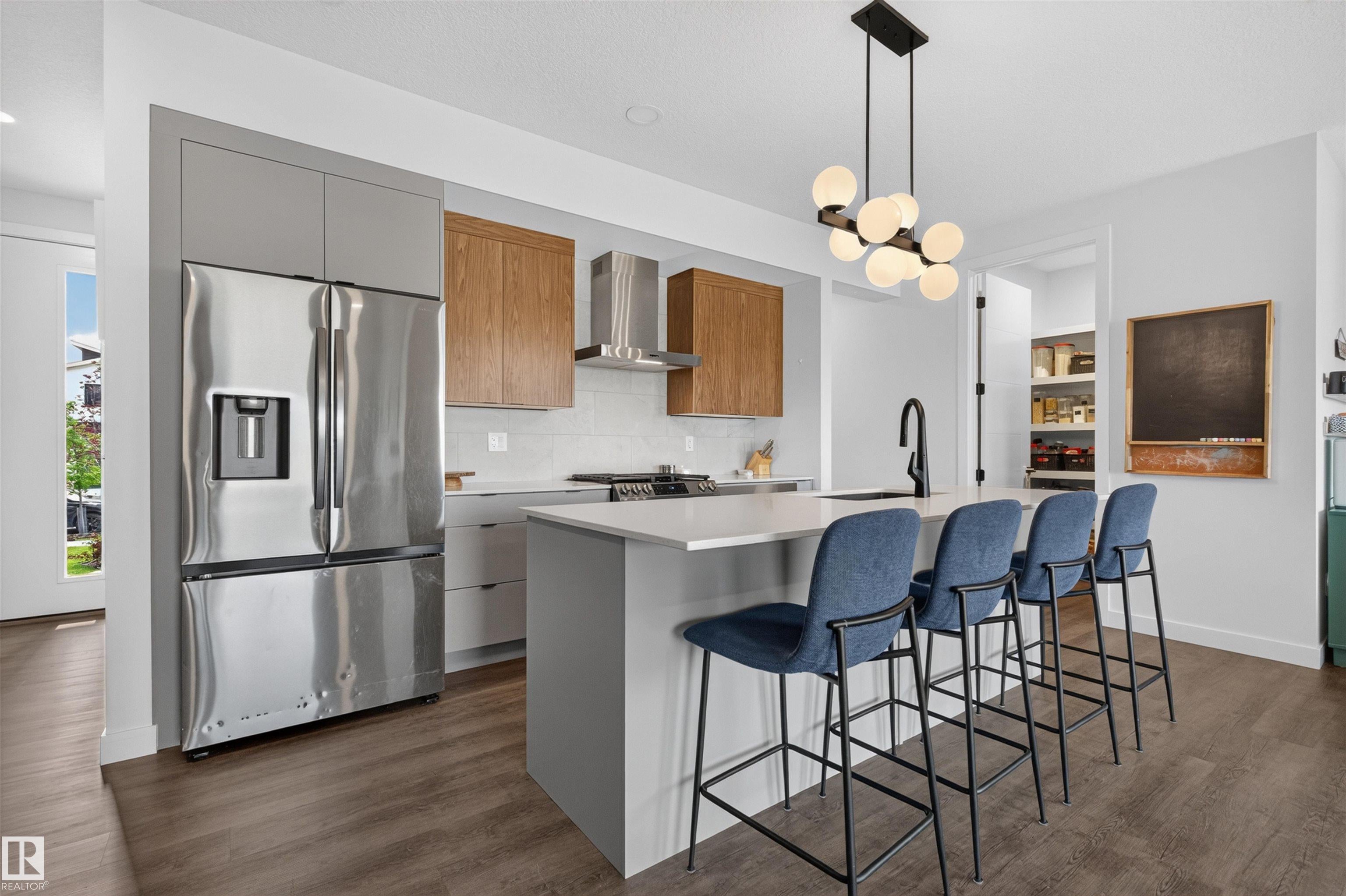 48 EDGEFIELD Way