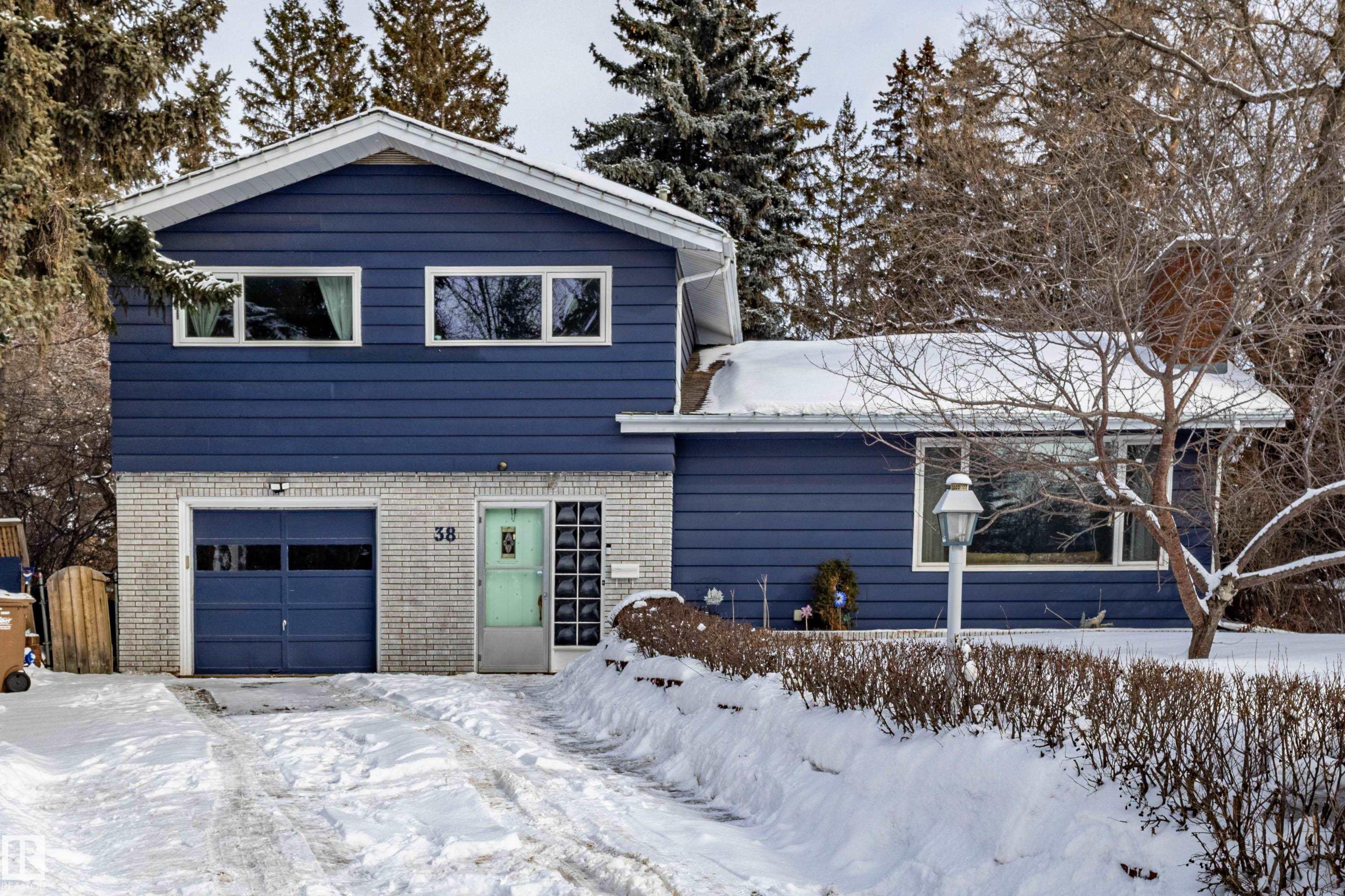 38 GRESHAM Boulevard