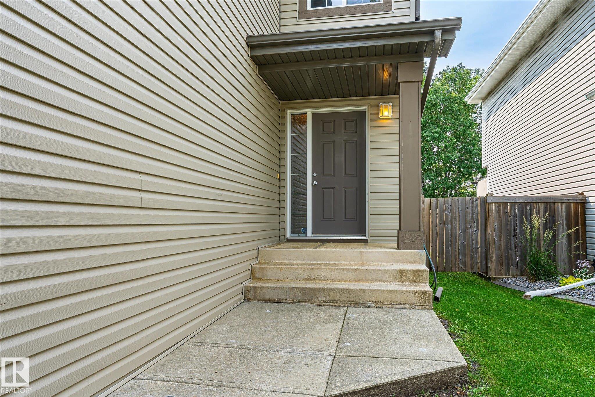 24 EVERWOOD Close