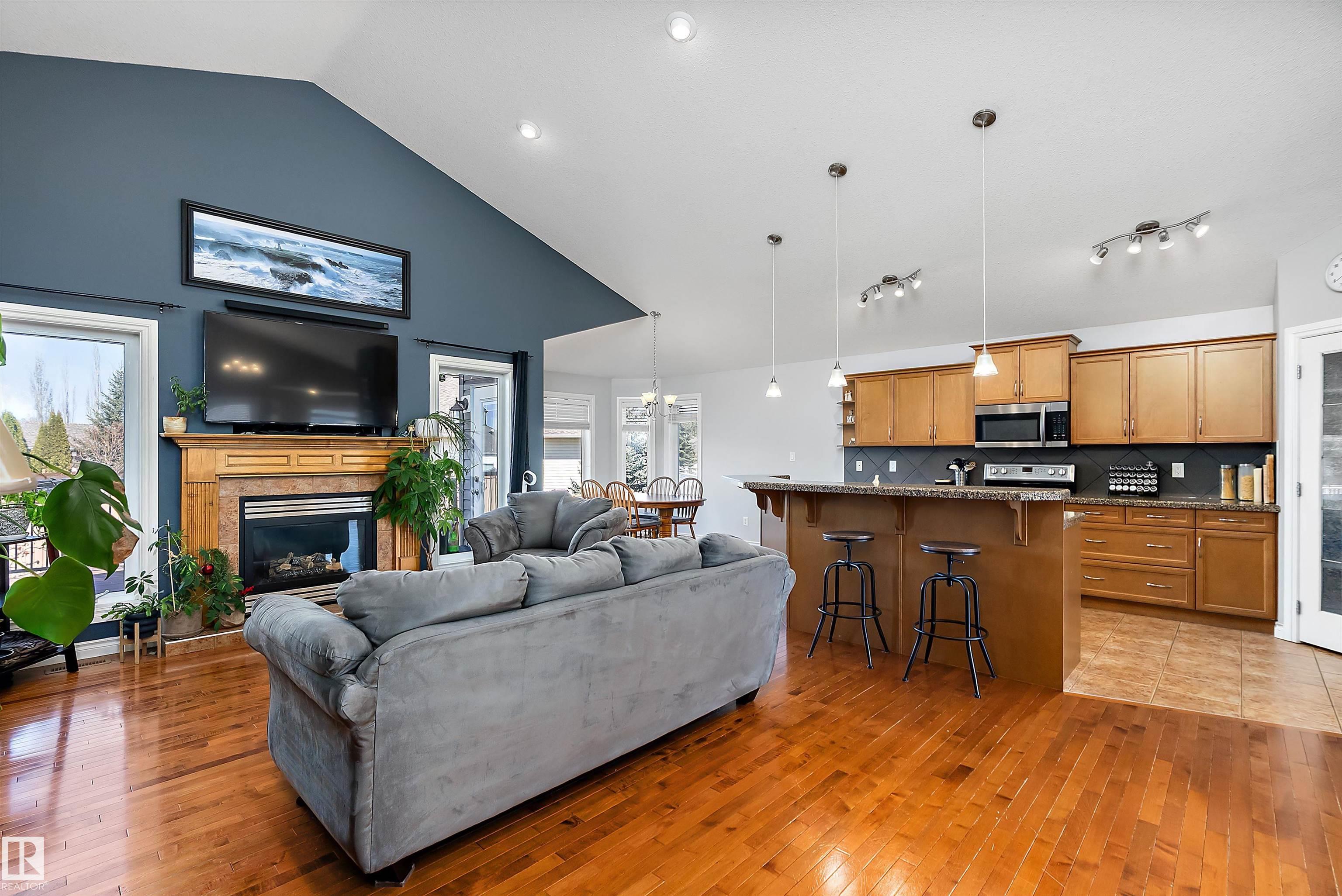 28 WOODS Place