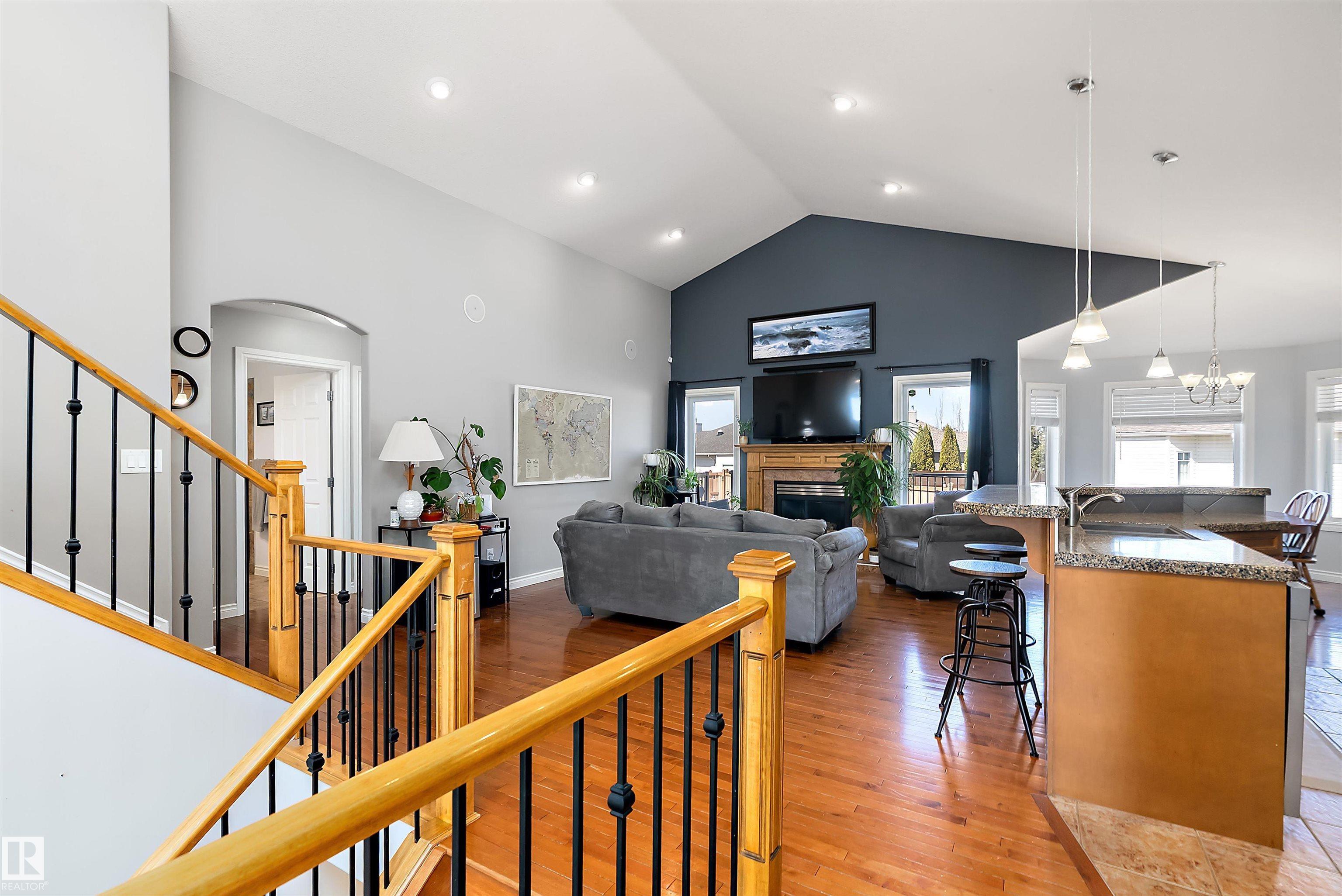 28 WOODS Place