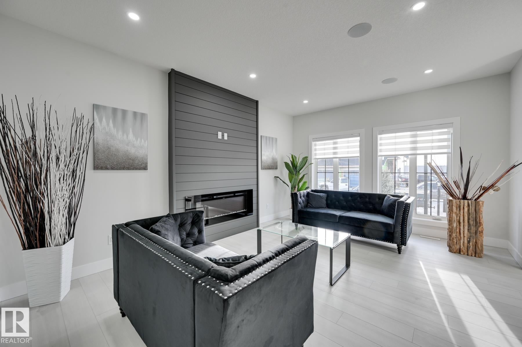 51 Clichy Close