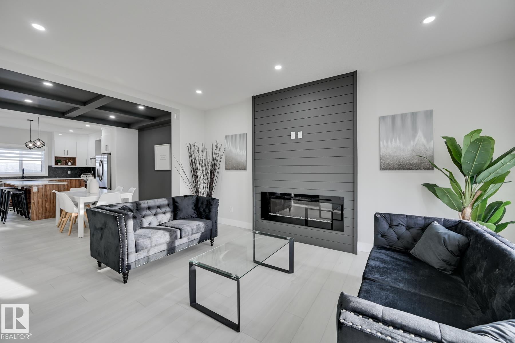 51 Clichy Close