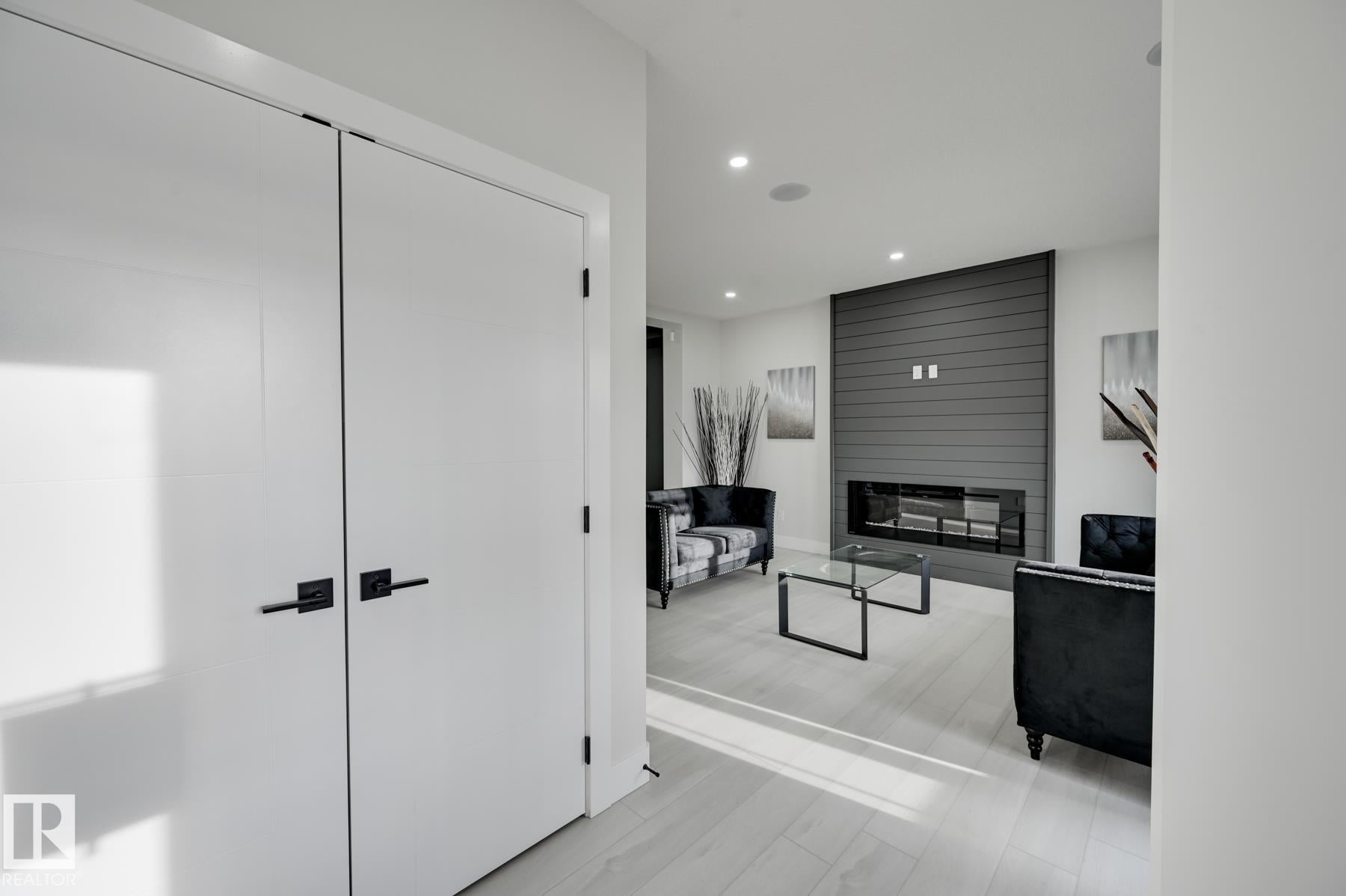 51 Clichy Close