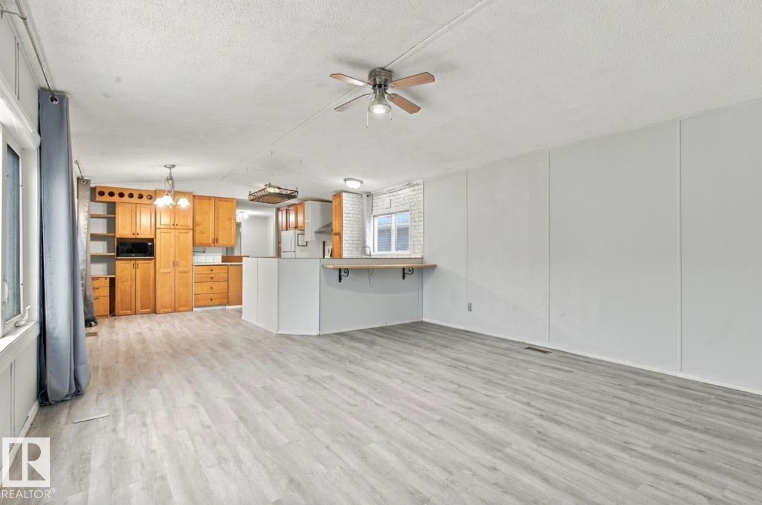 2664 Lakeview Dr