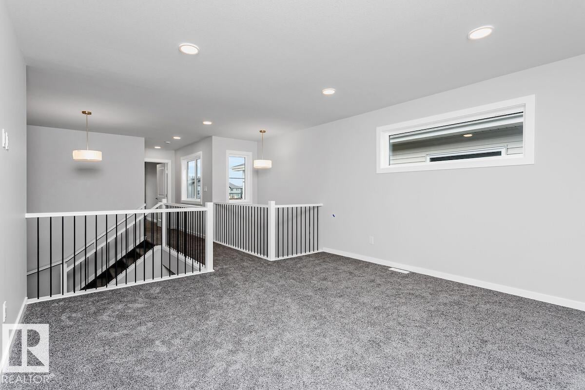 42 Chartres Close W