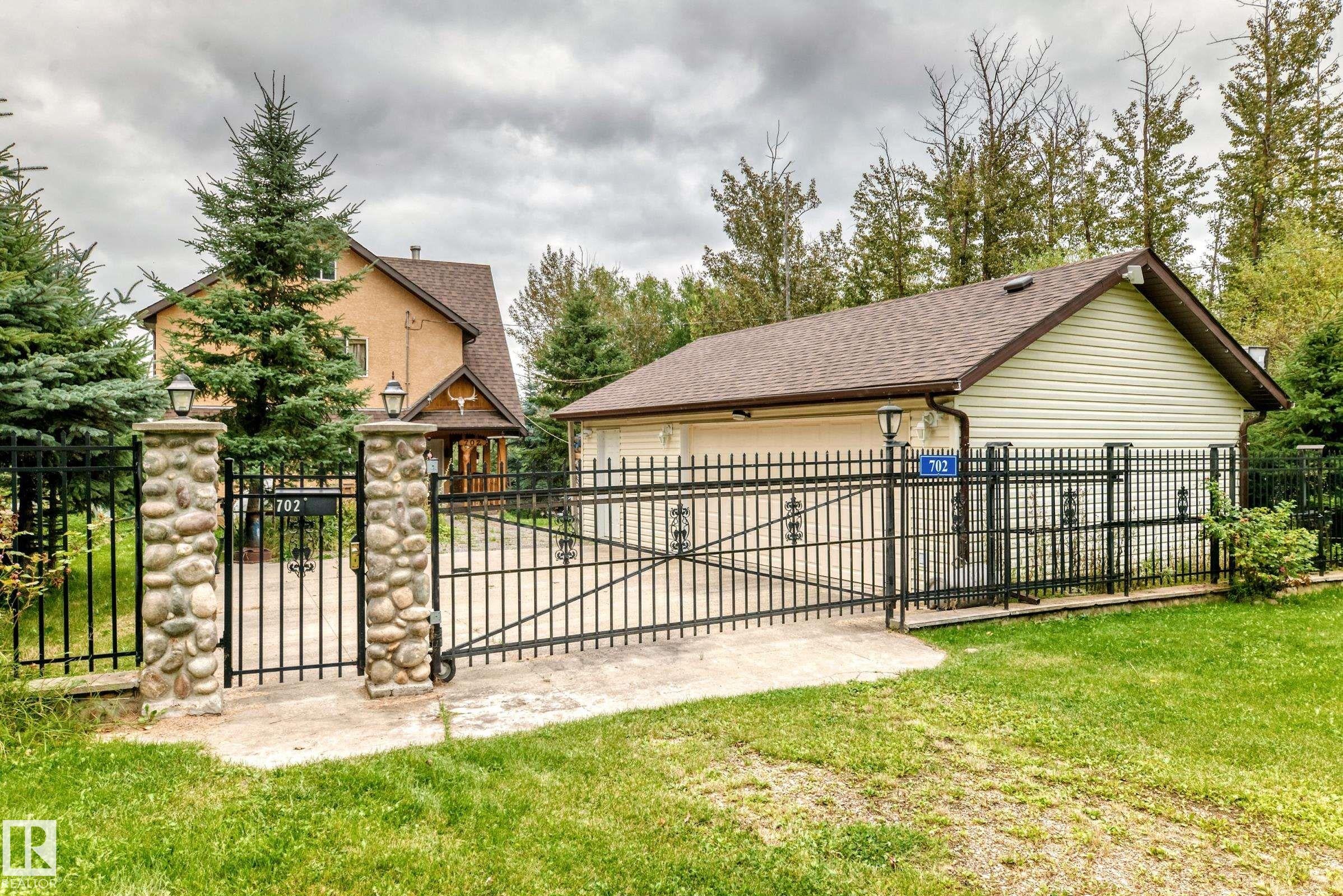 702 BLUE HERON Drive