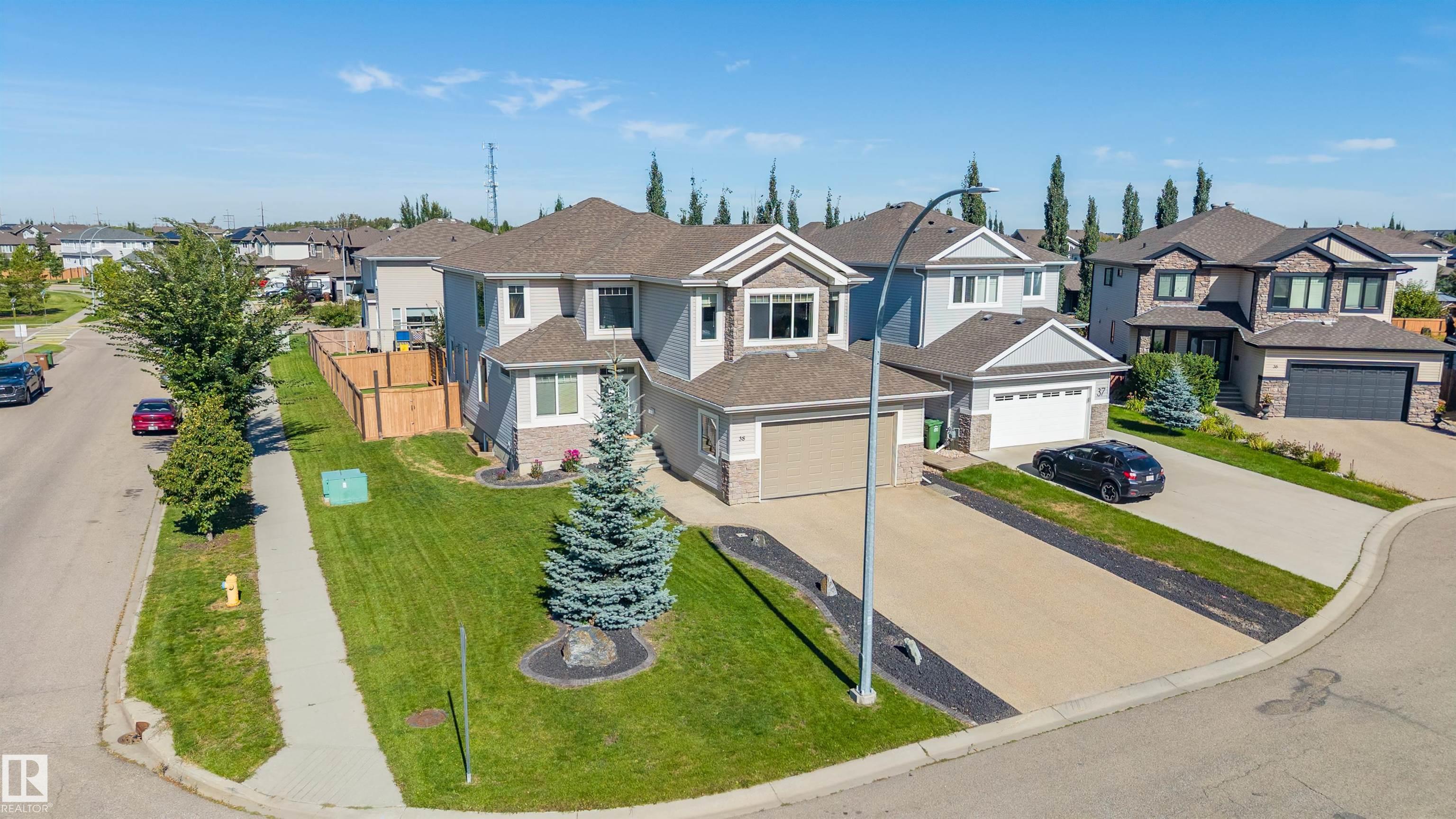 38 NOBLE Close