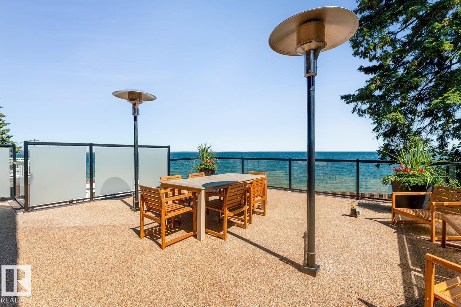 305 LAKESHORE Drive