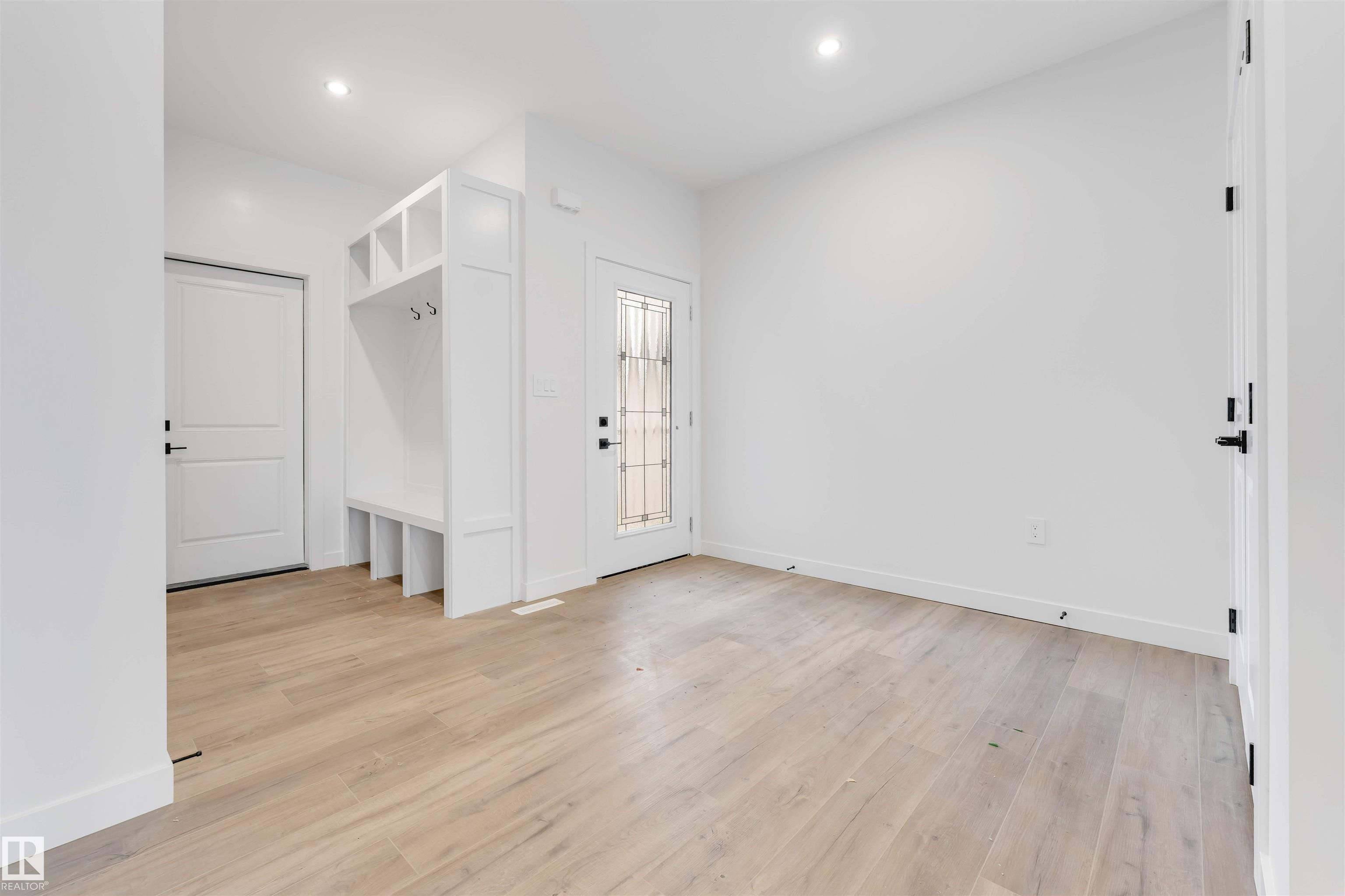 20 MEADOWGROVE Landing