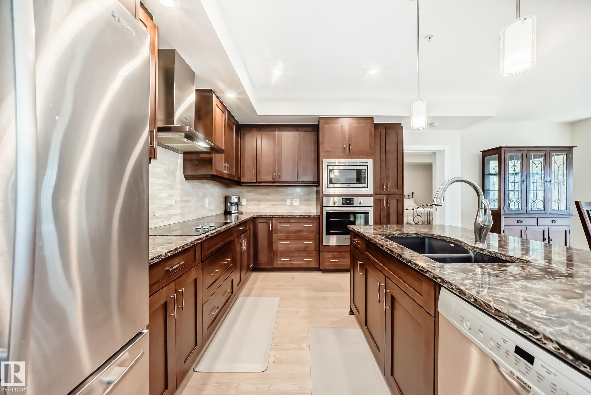 200 BELLEROSE Drive 515