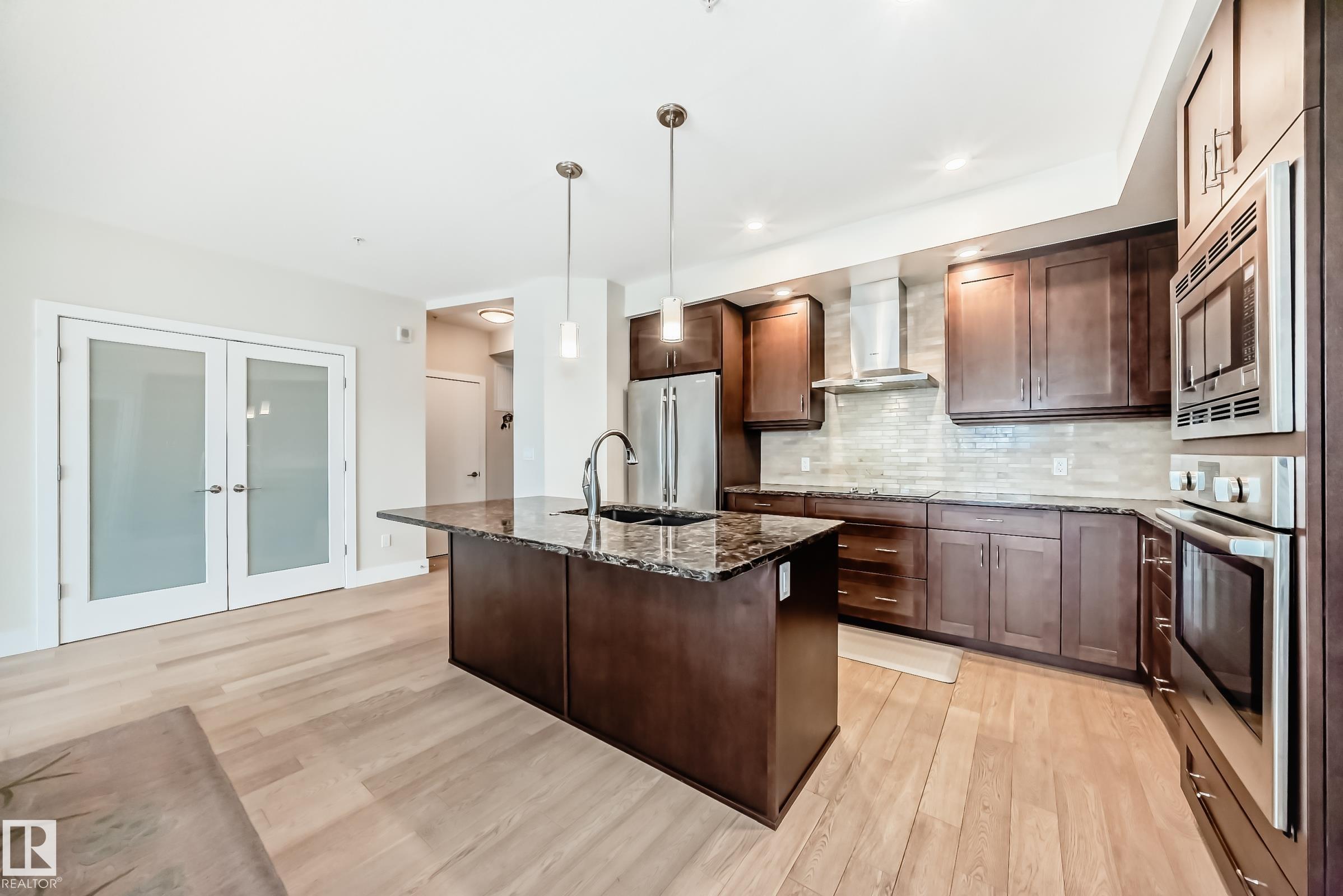 200 BELLEROSE Drive 515