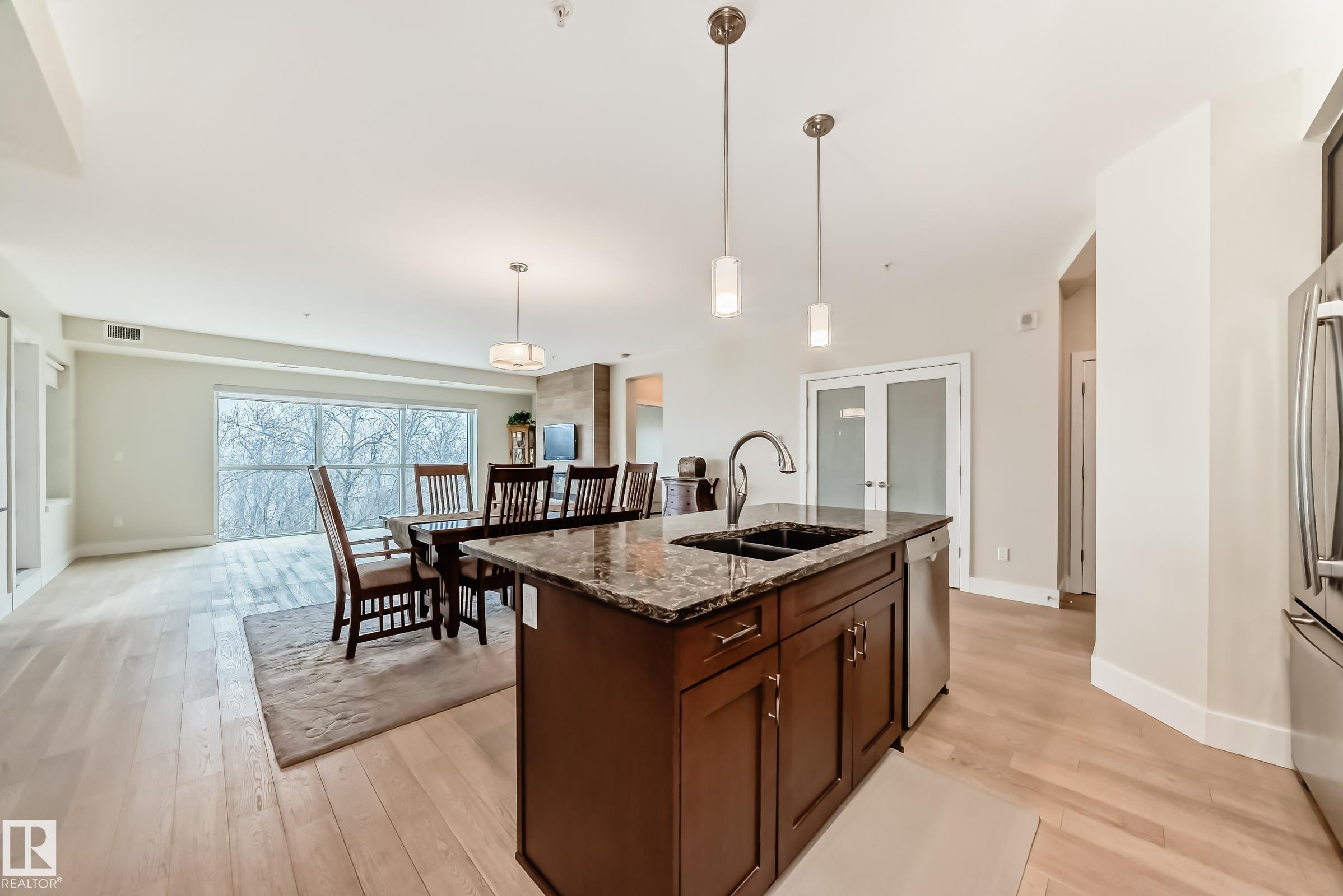 200 BELLEROSE Drive 515