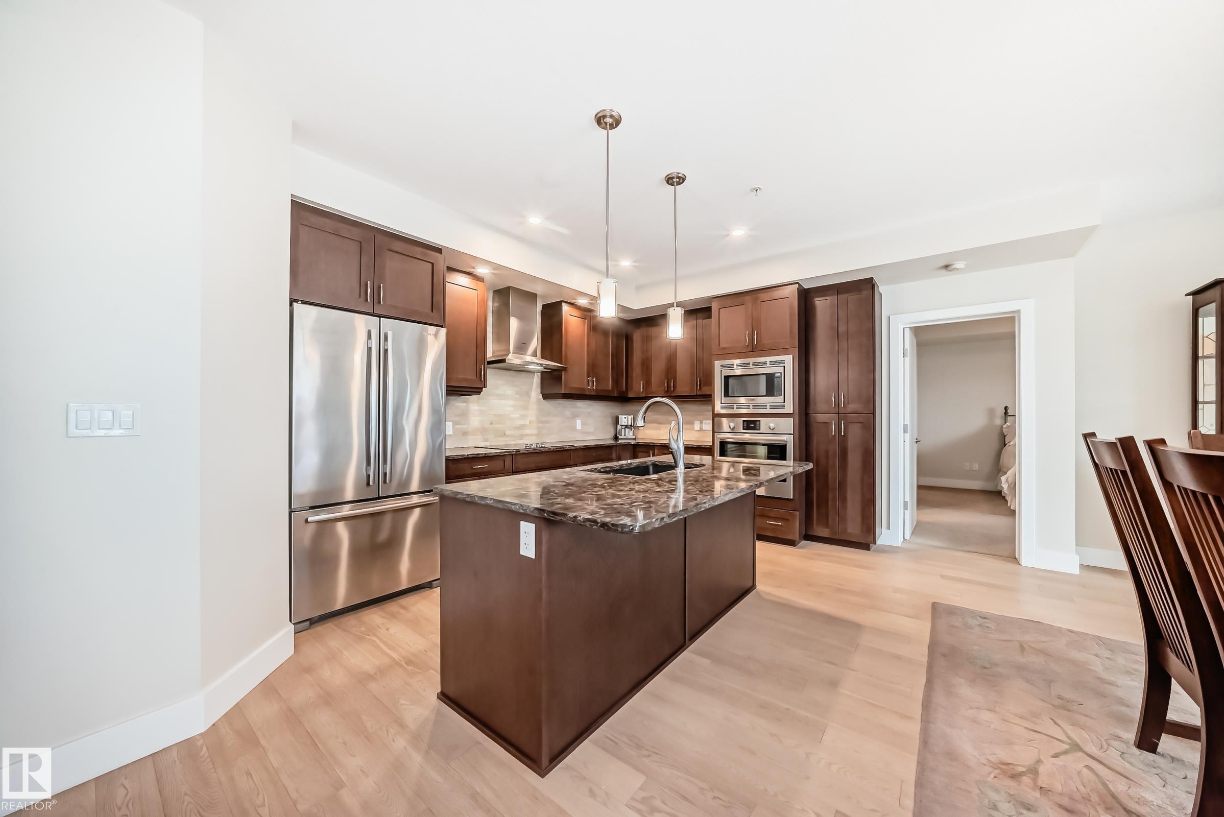 200 BELLEROSE Drive 515