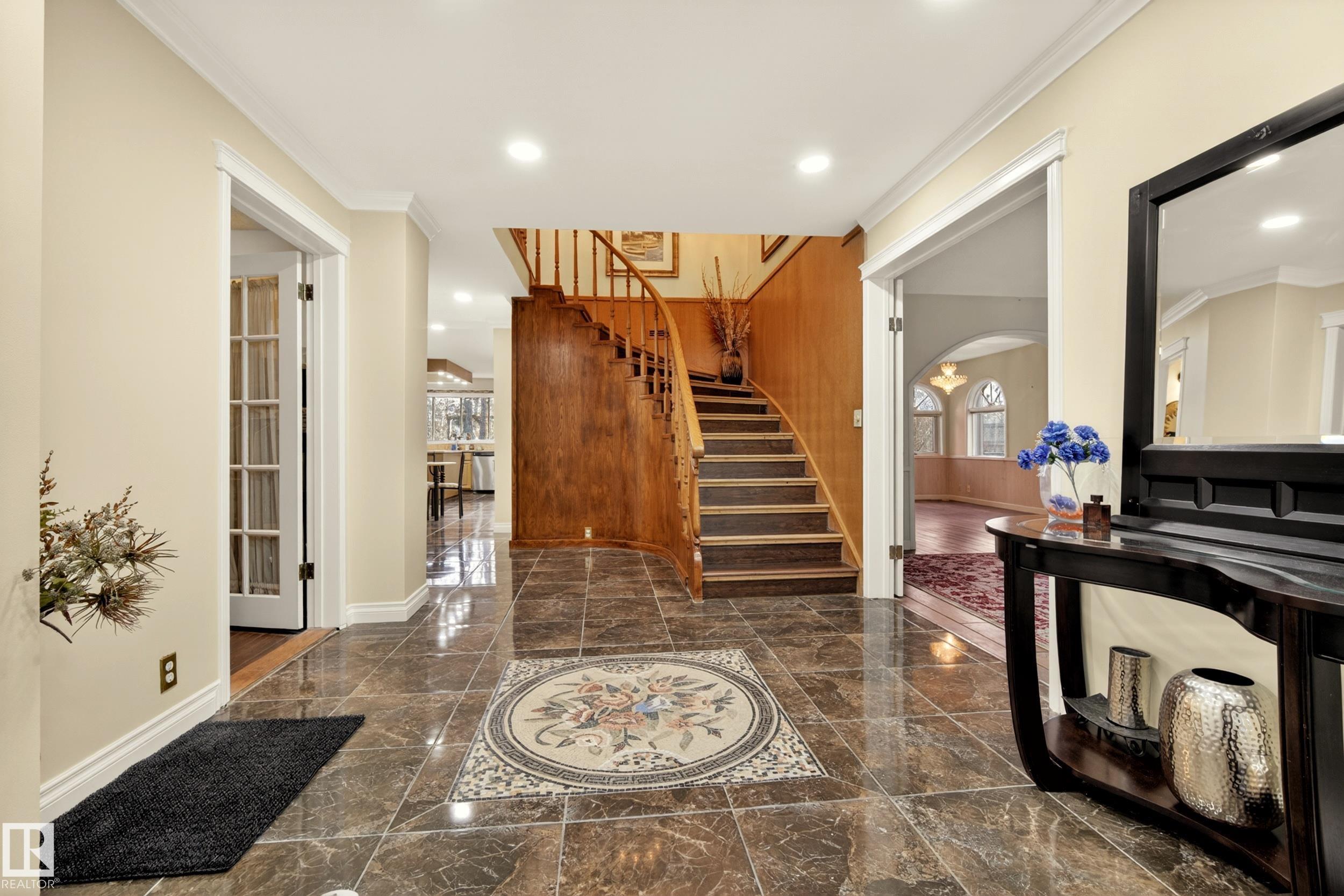 33 GLEN MEADOW Crescent