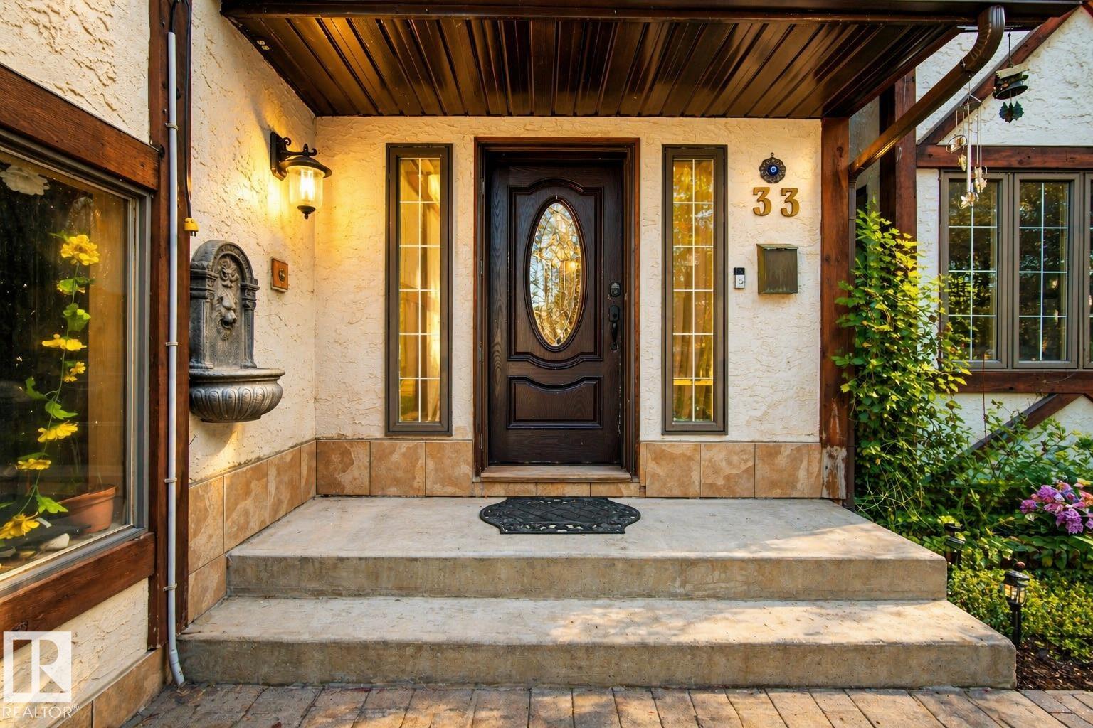 33 GLEN MEADOW Crescent