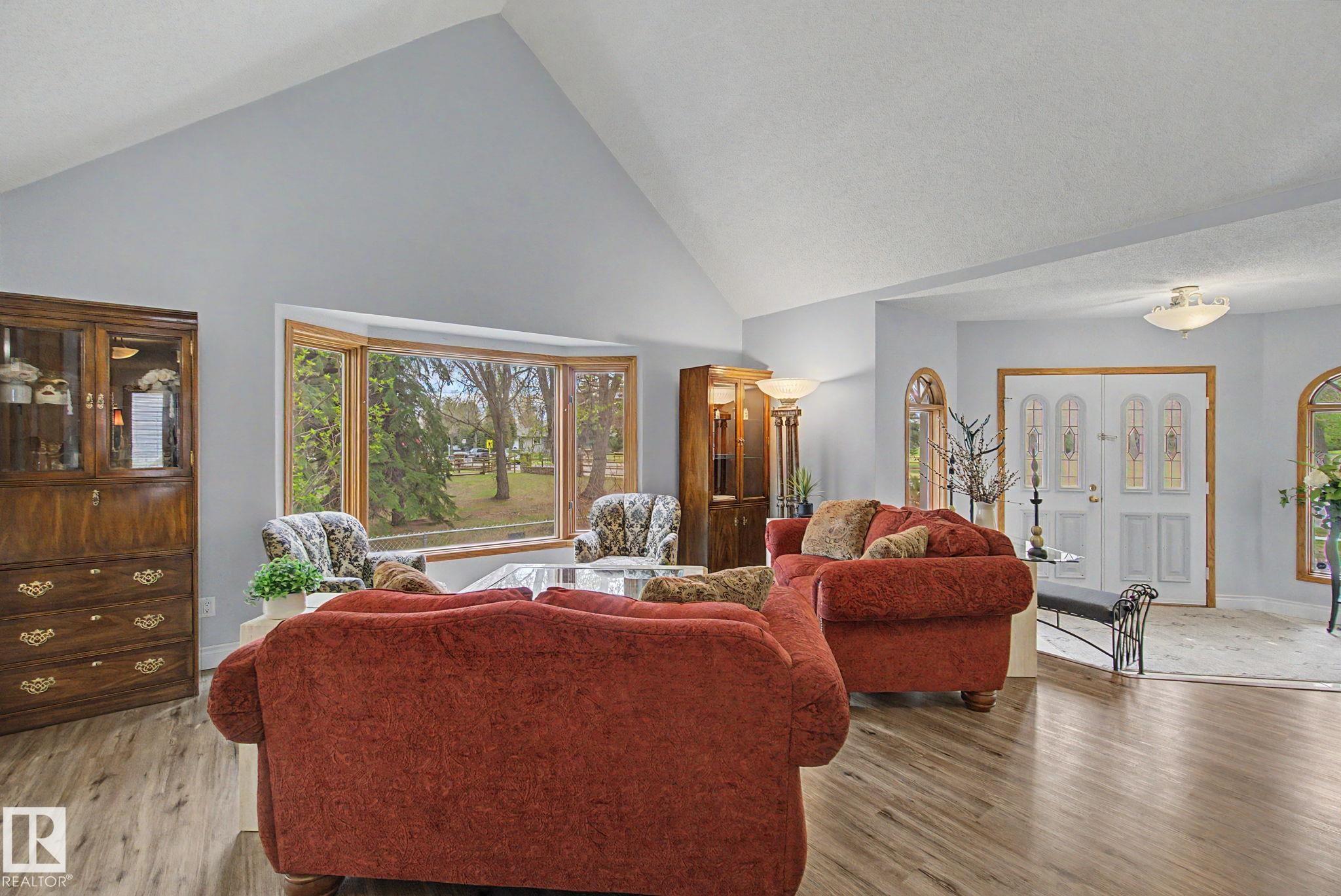 1 FIELDSTONE Drive