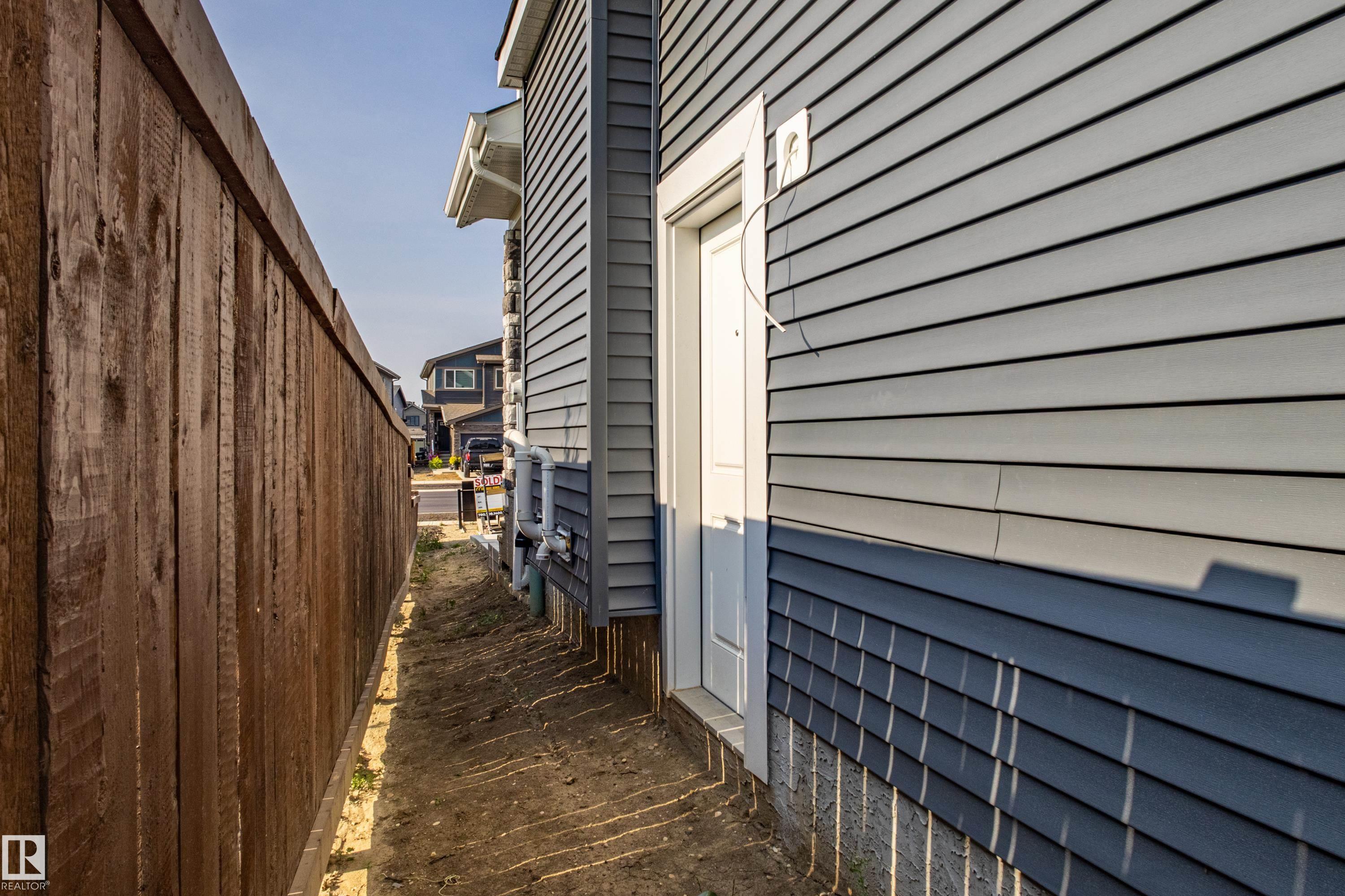 62 FENWYCK Boulevard