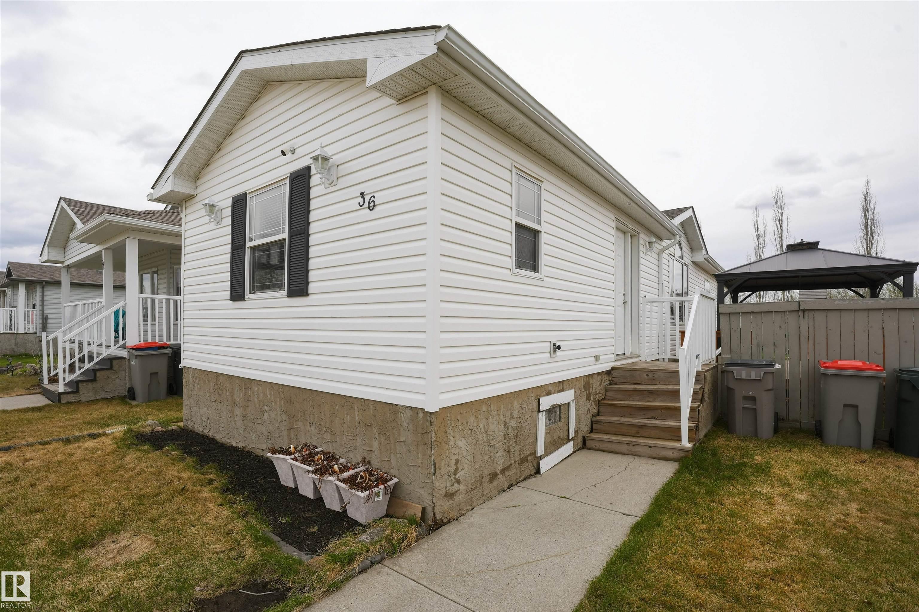 36 JUTLAND Crescent