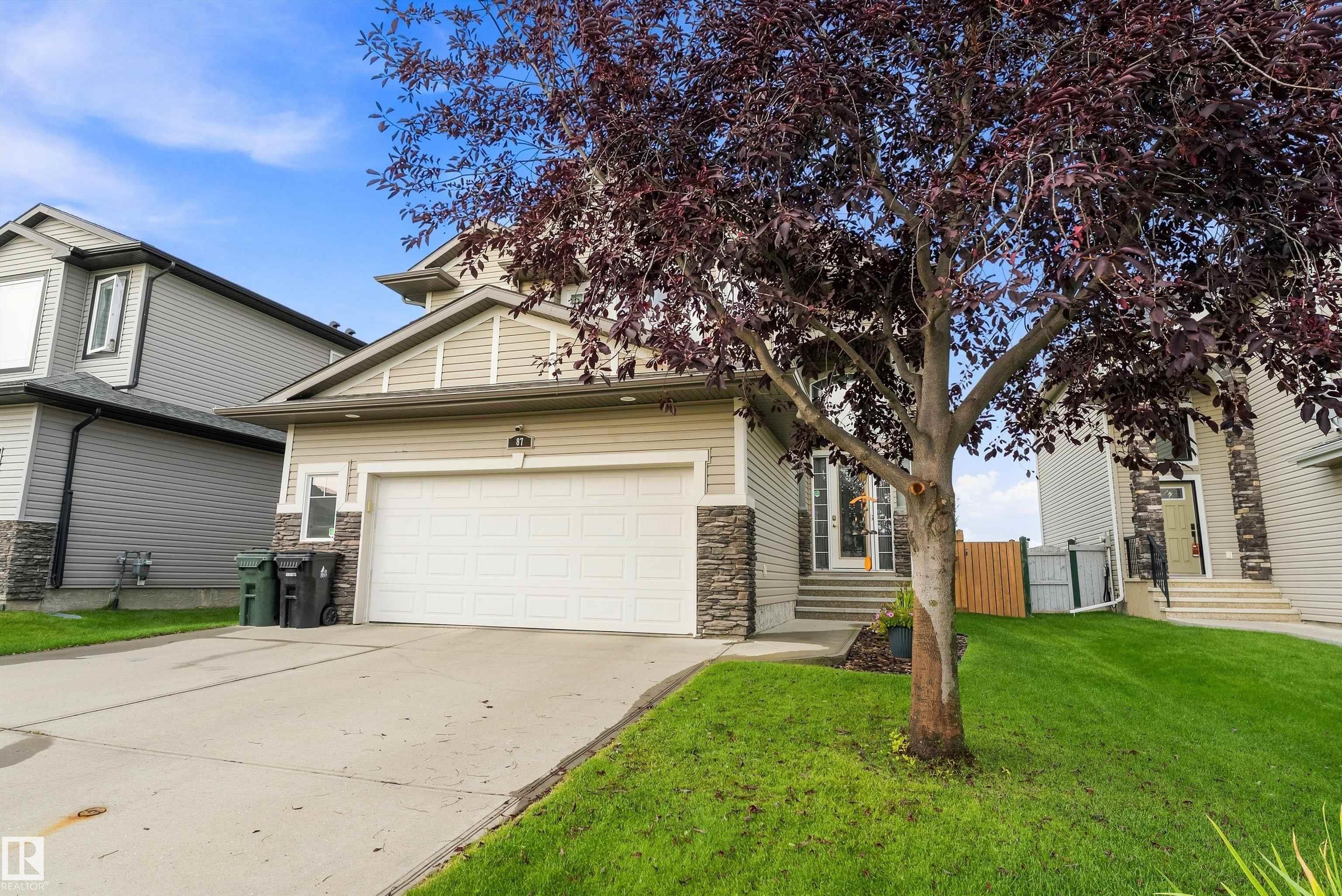 87 LAMPLIGHT Drive