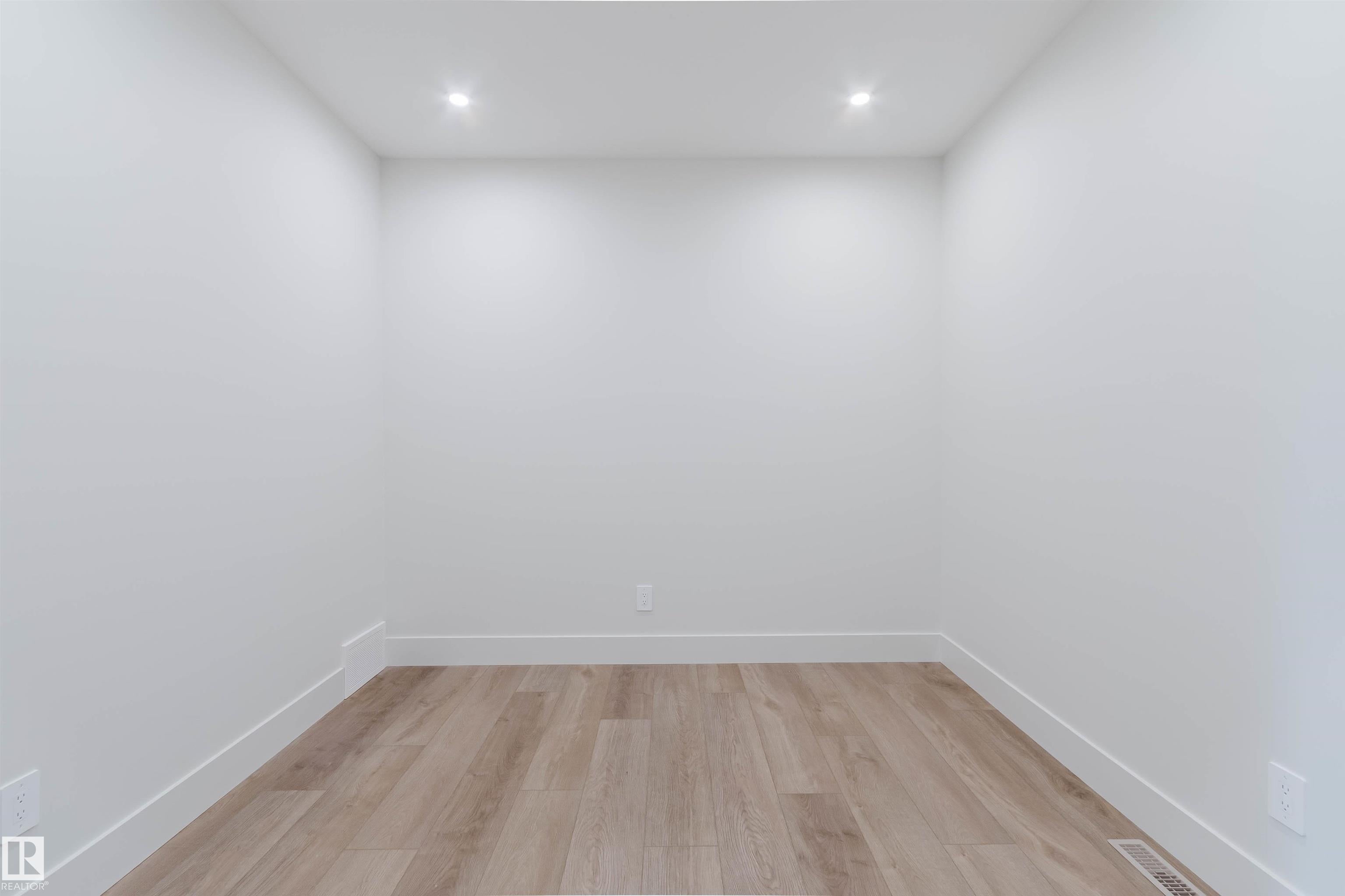 22 Clichy Close