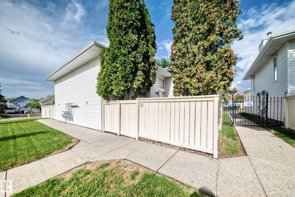 11 KIRKWOOD WAY