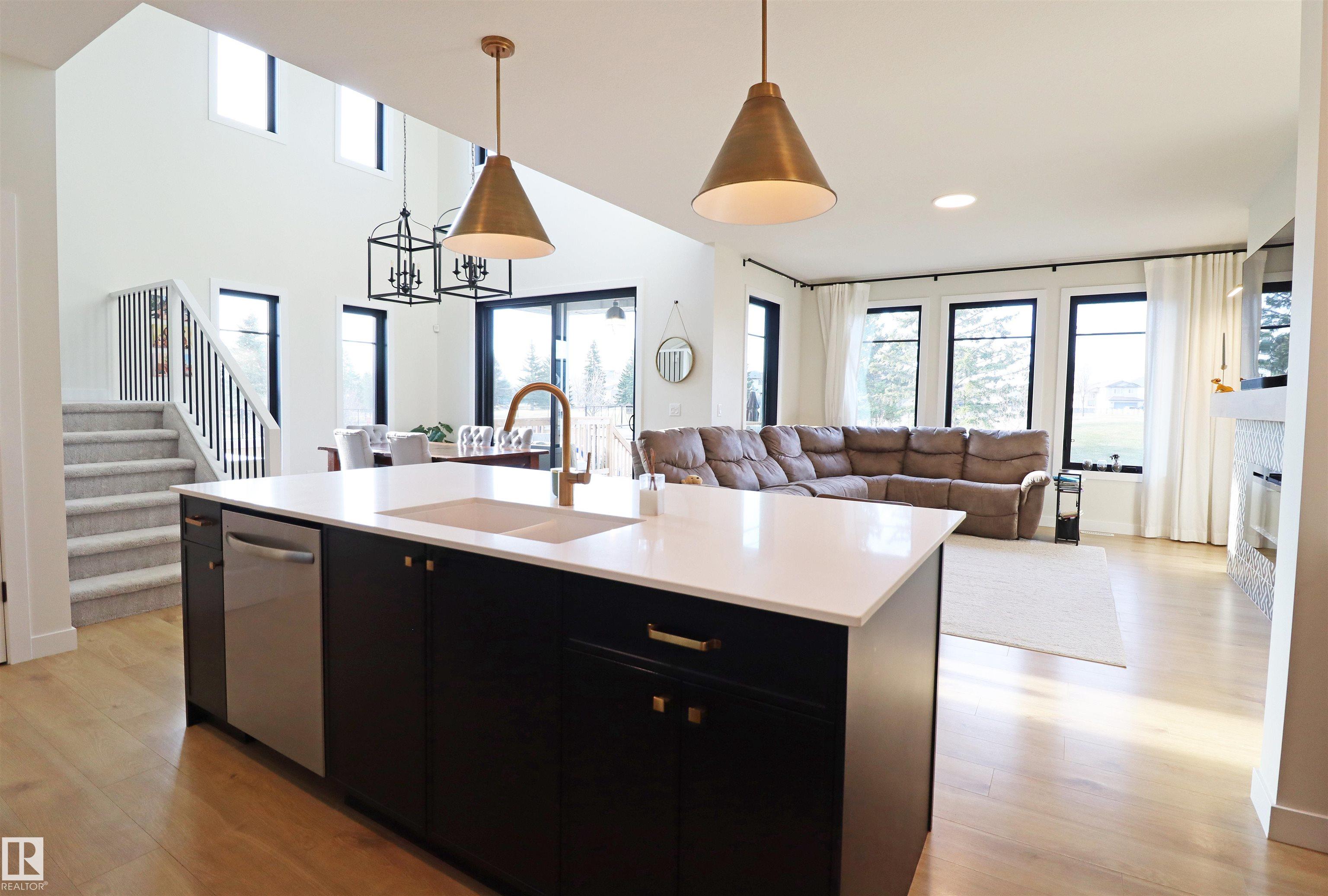 100 GRAYBRIAR Drive