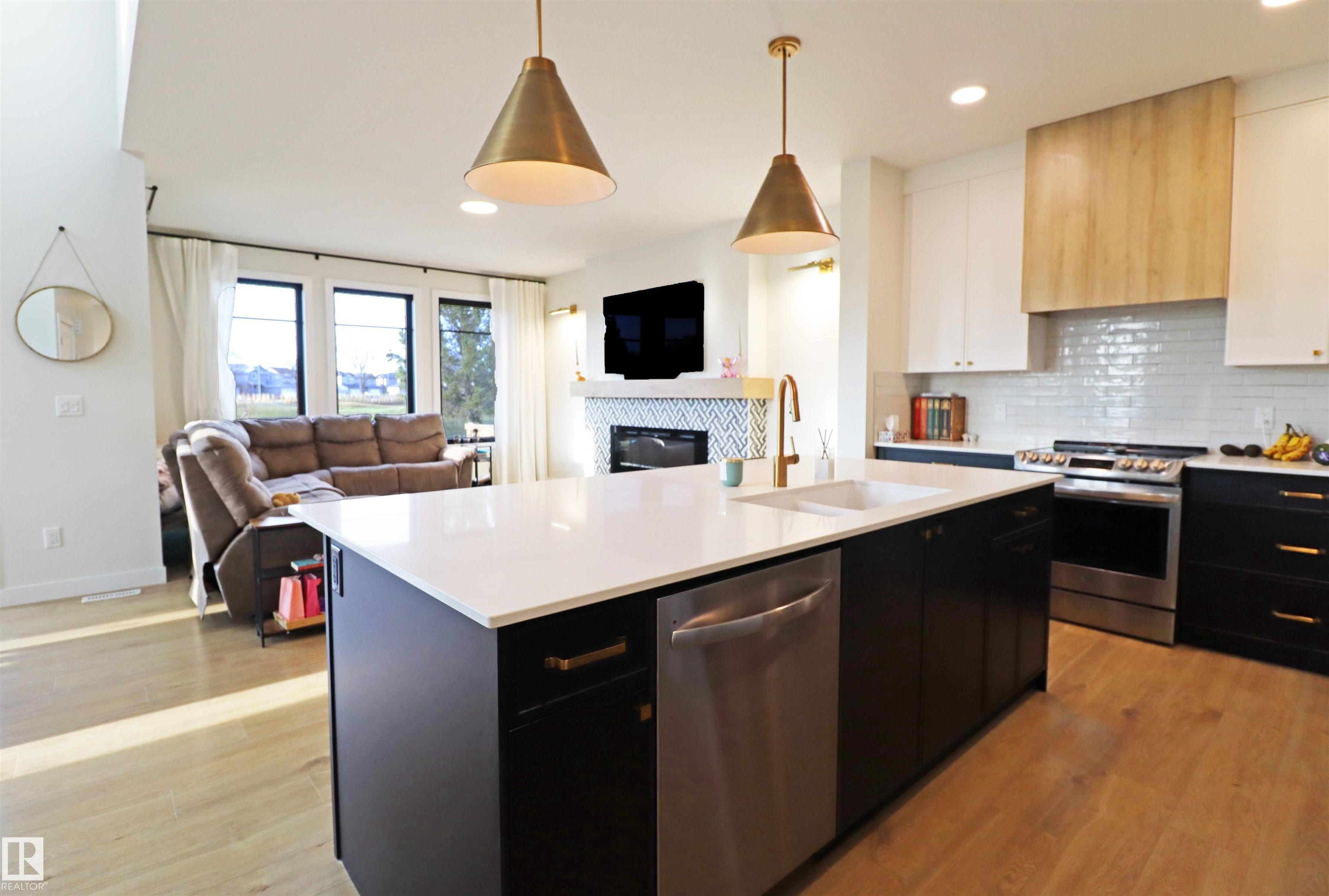 100 GRAYBRIAR Drive