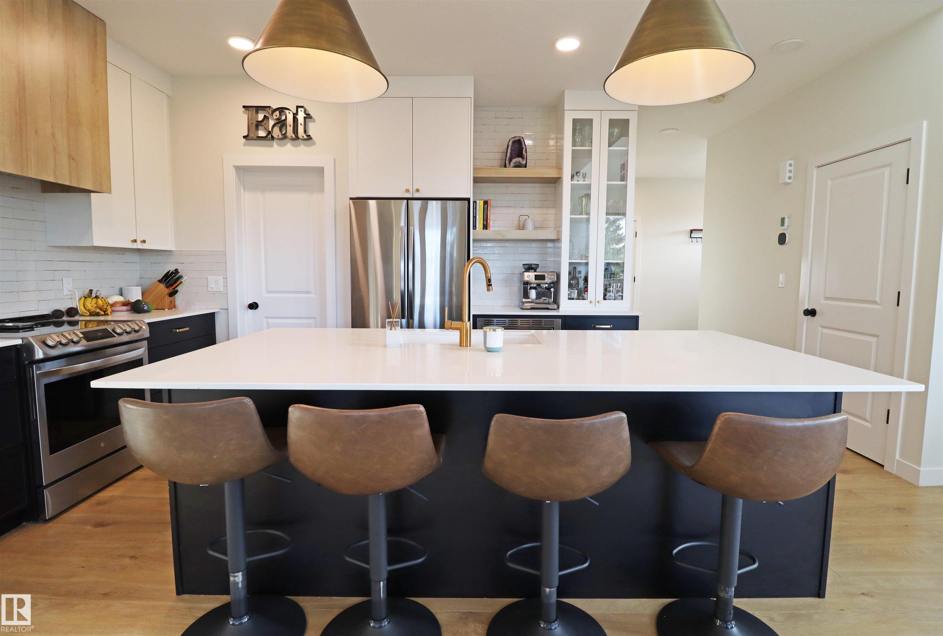 100 GRAYBRIAR Drive