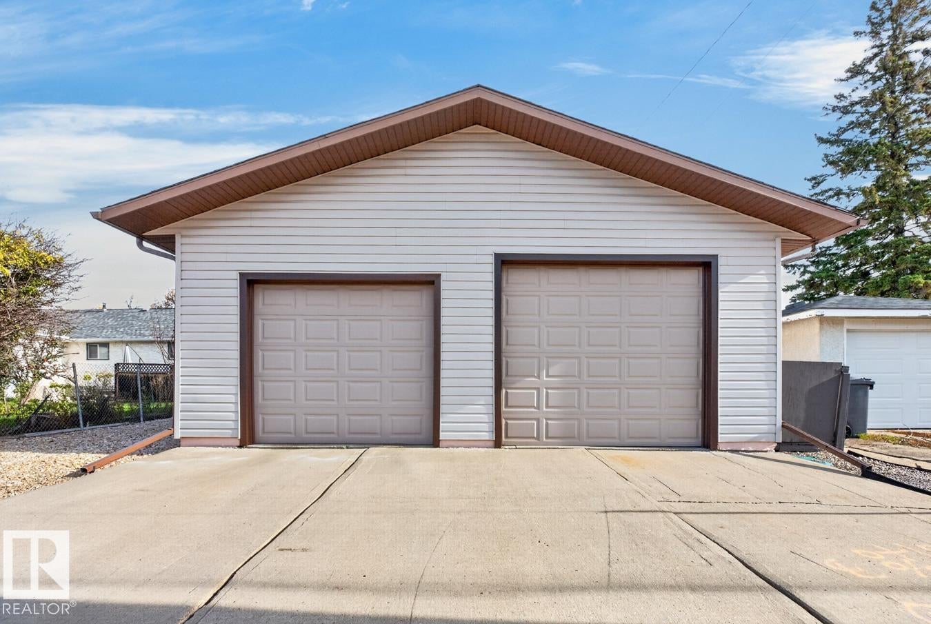 6 MONT CLARE Place