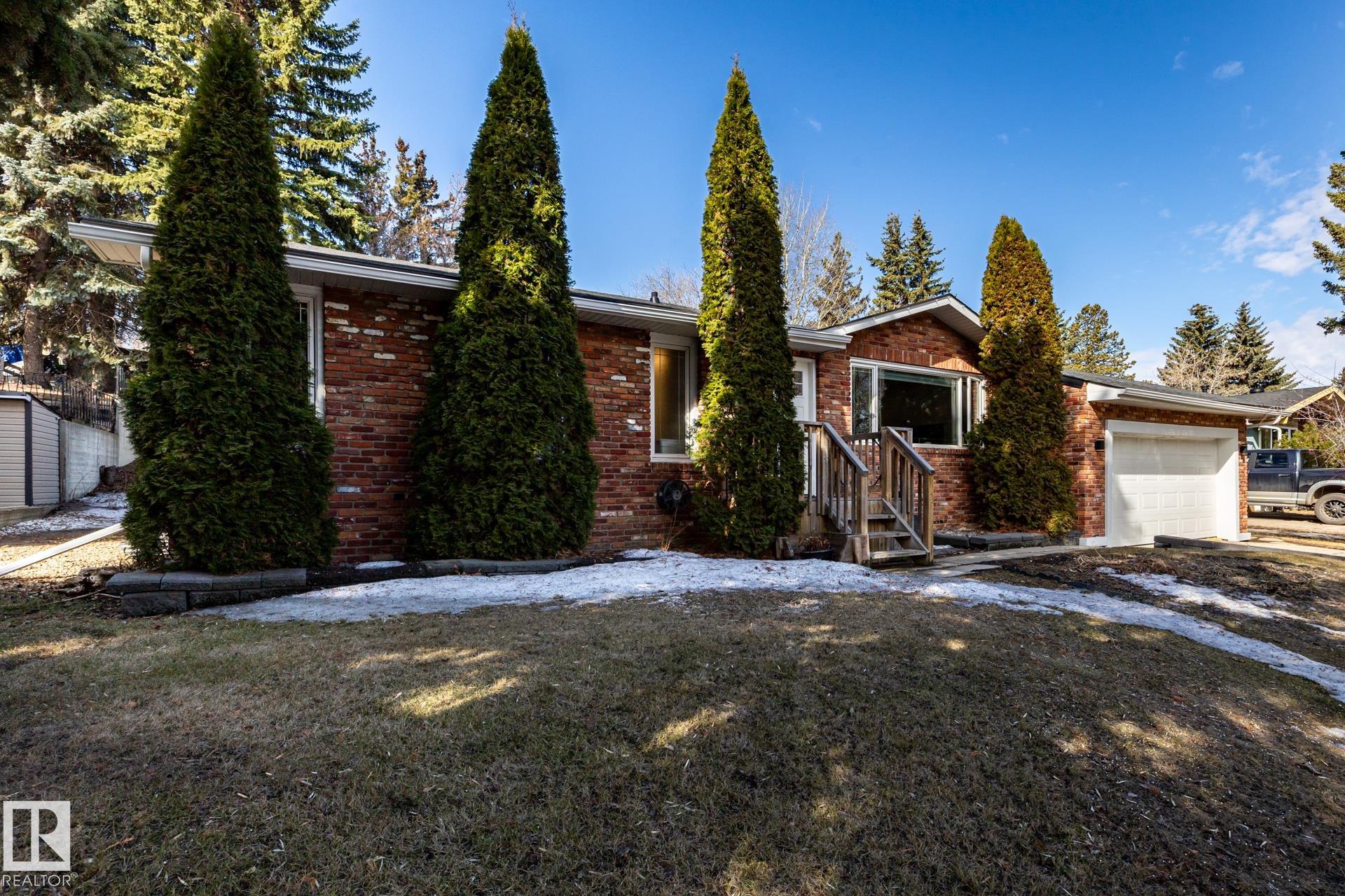 17 SPRUCE Crescent