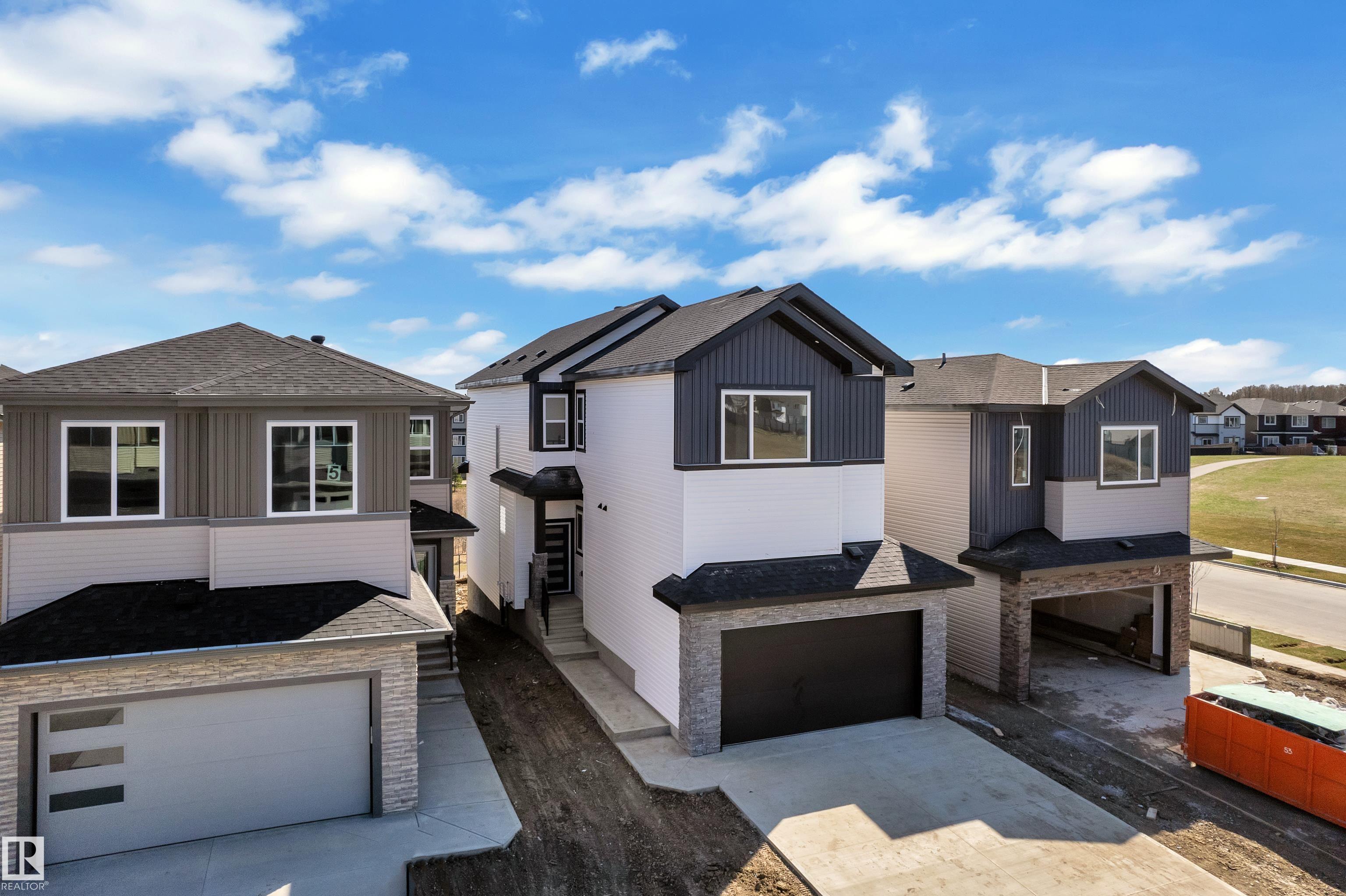3 AXELWOOD Crescent