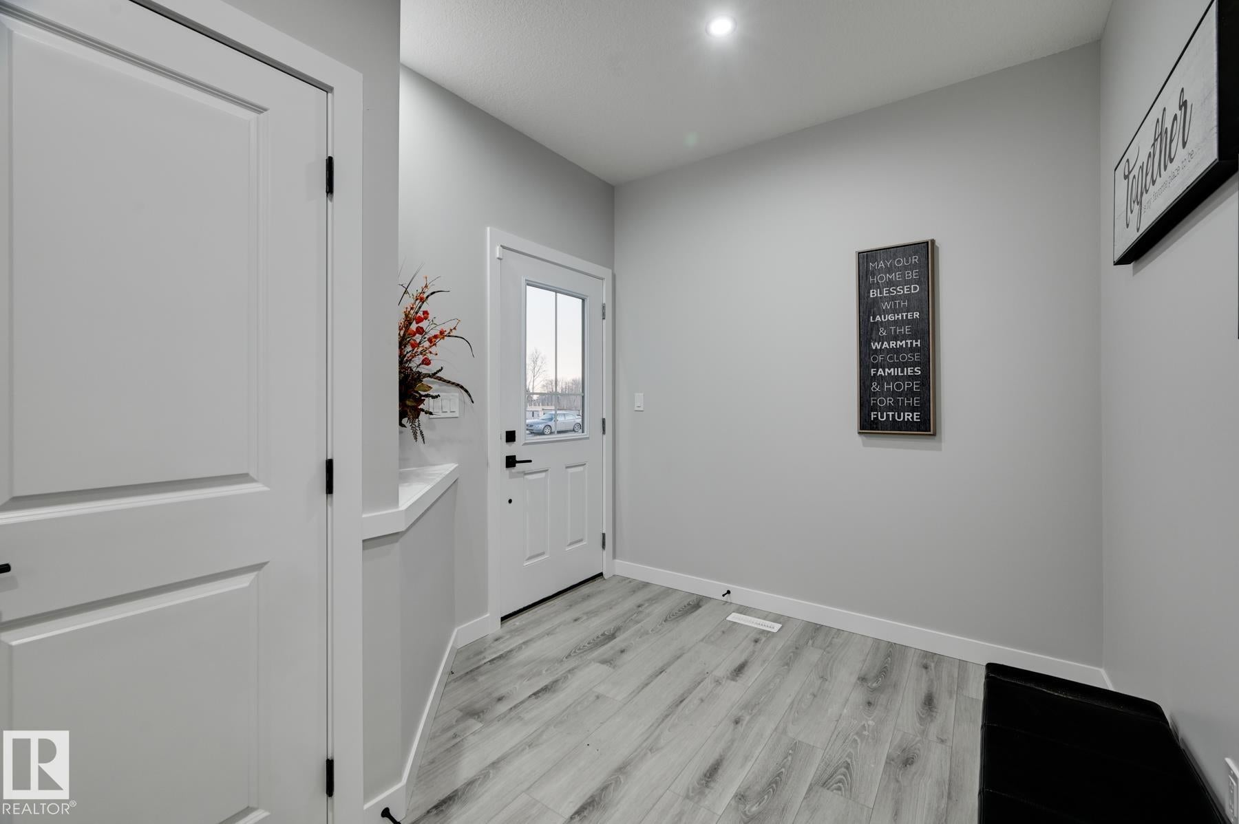 54 Chartres Close