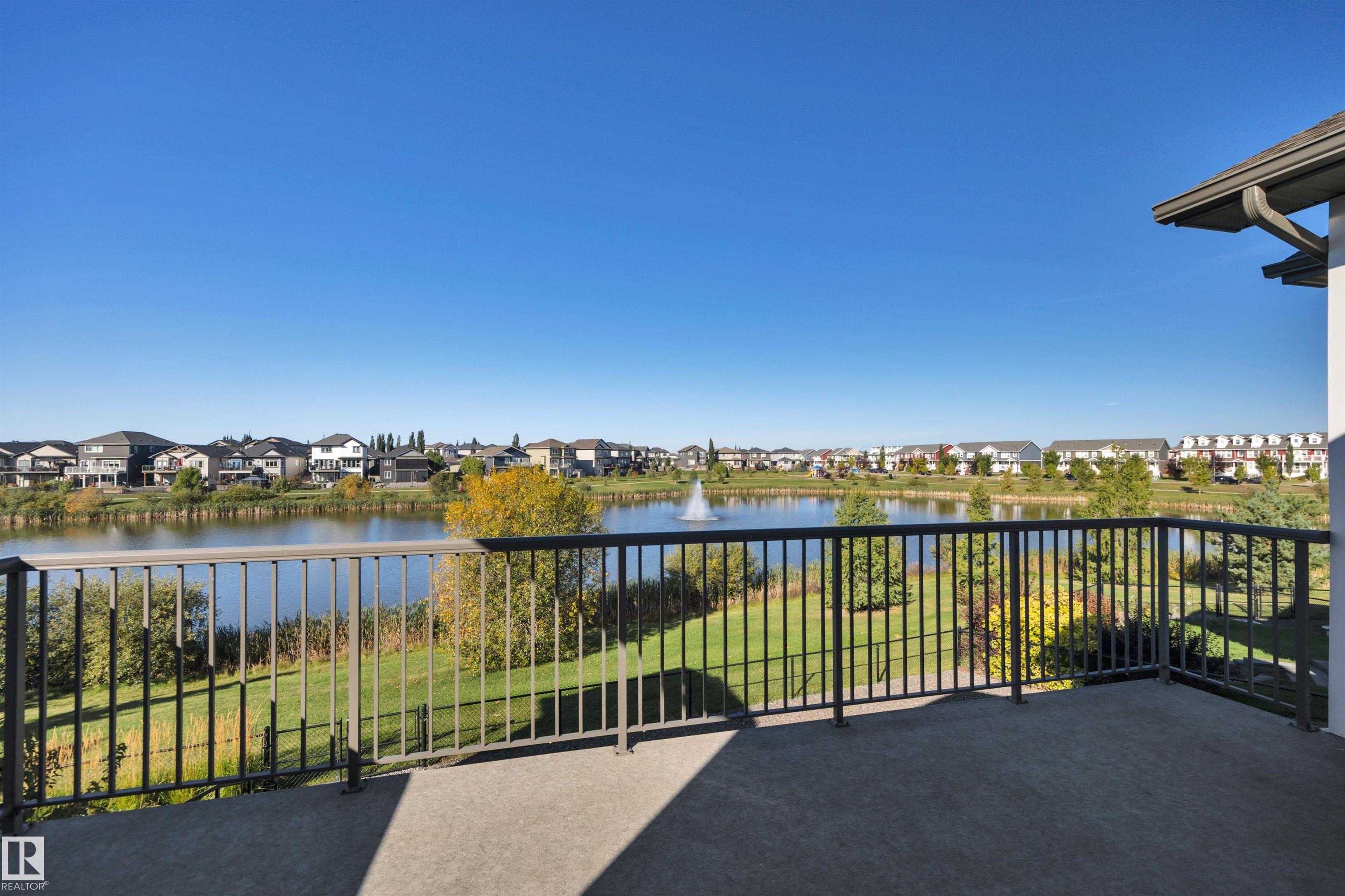 484 ROBERTS Crescent