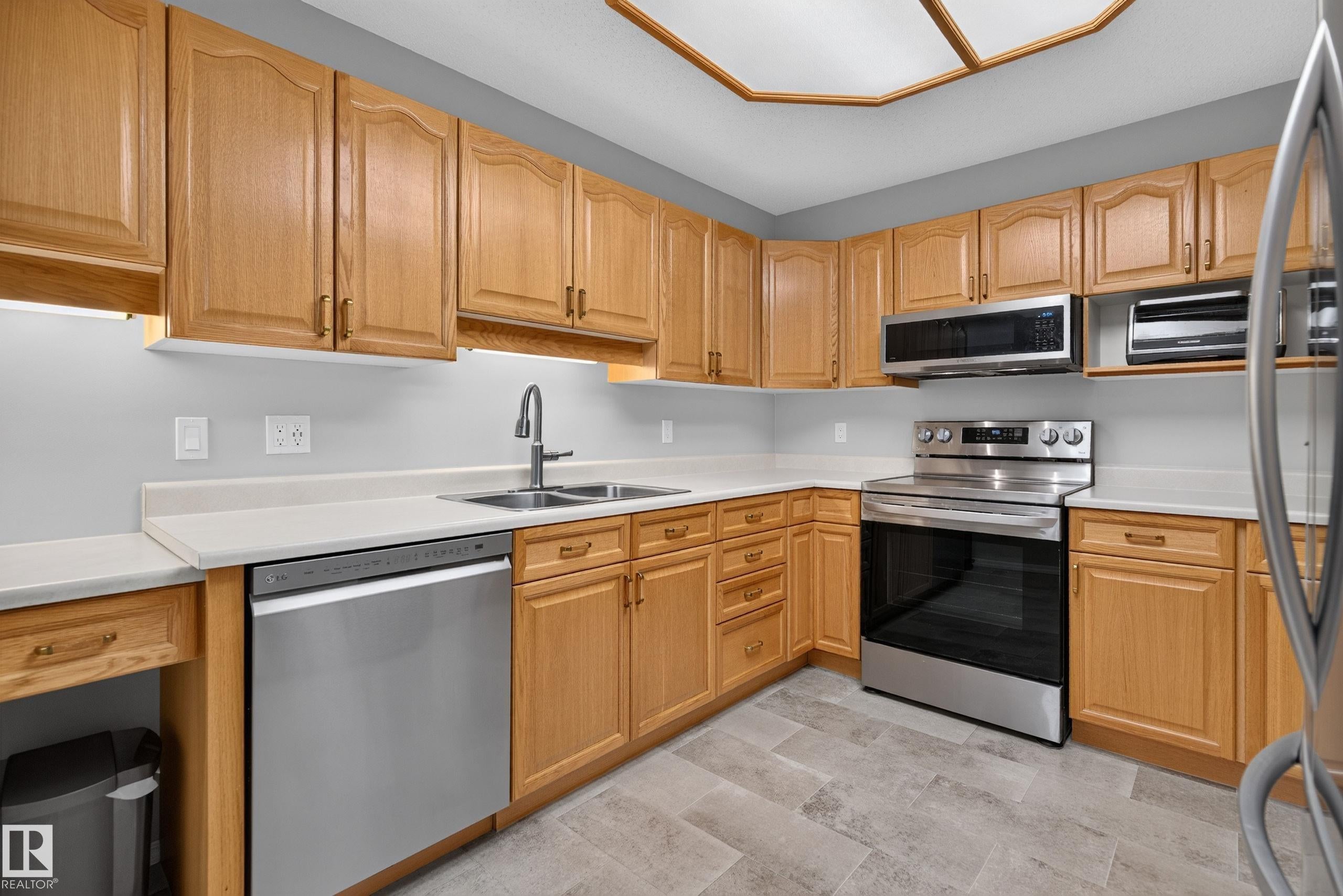 45 GERVAIS Road 303