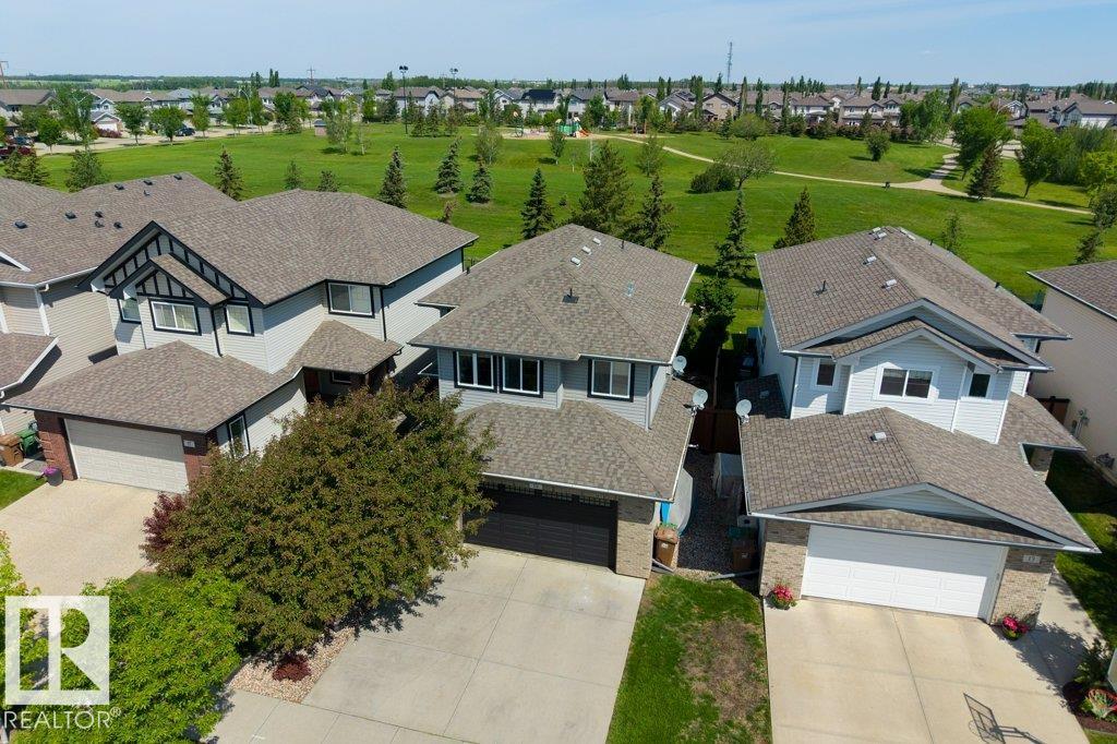 15 NAPOLEON Crescent