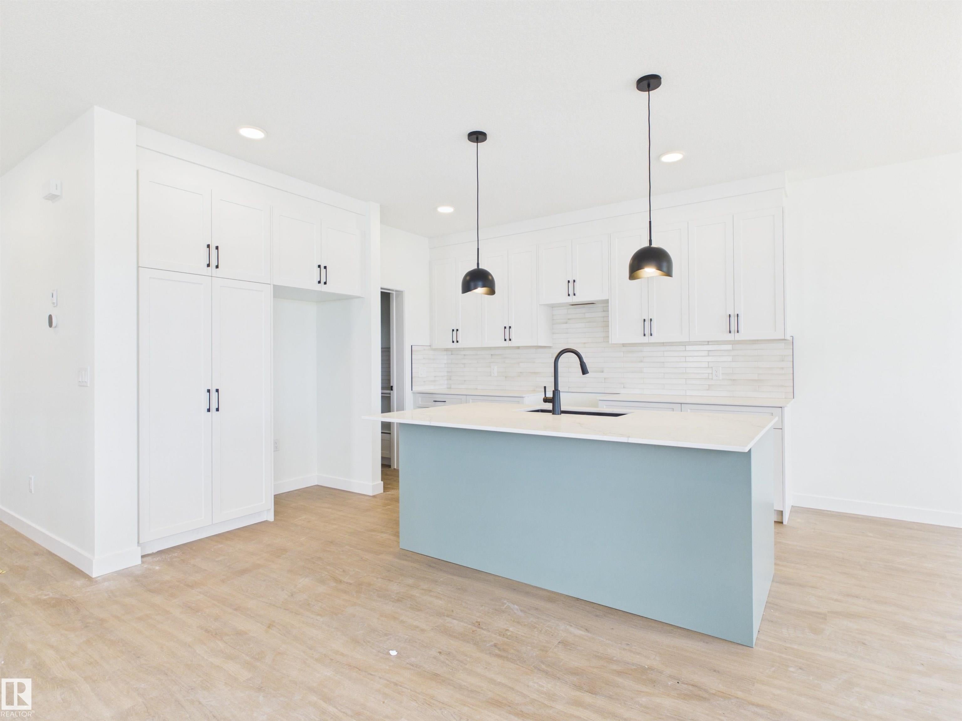 1744 WESTERRA Wynd