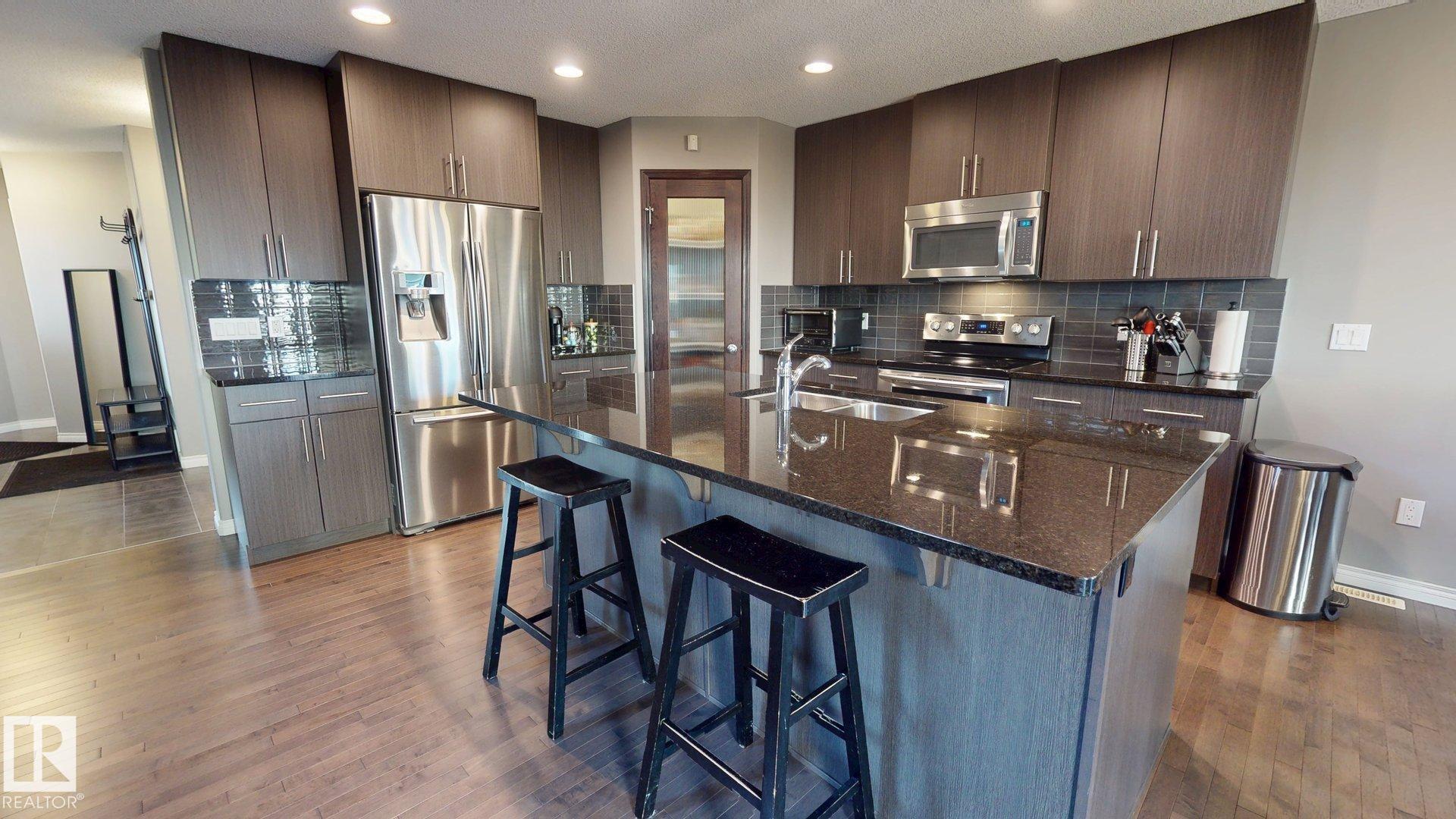 537 FAIRWAY Court