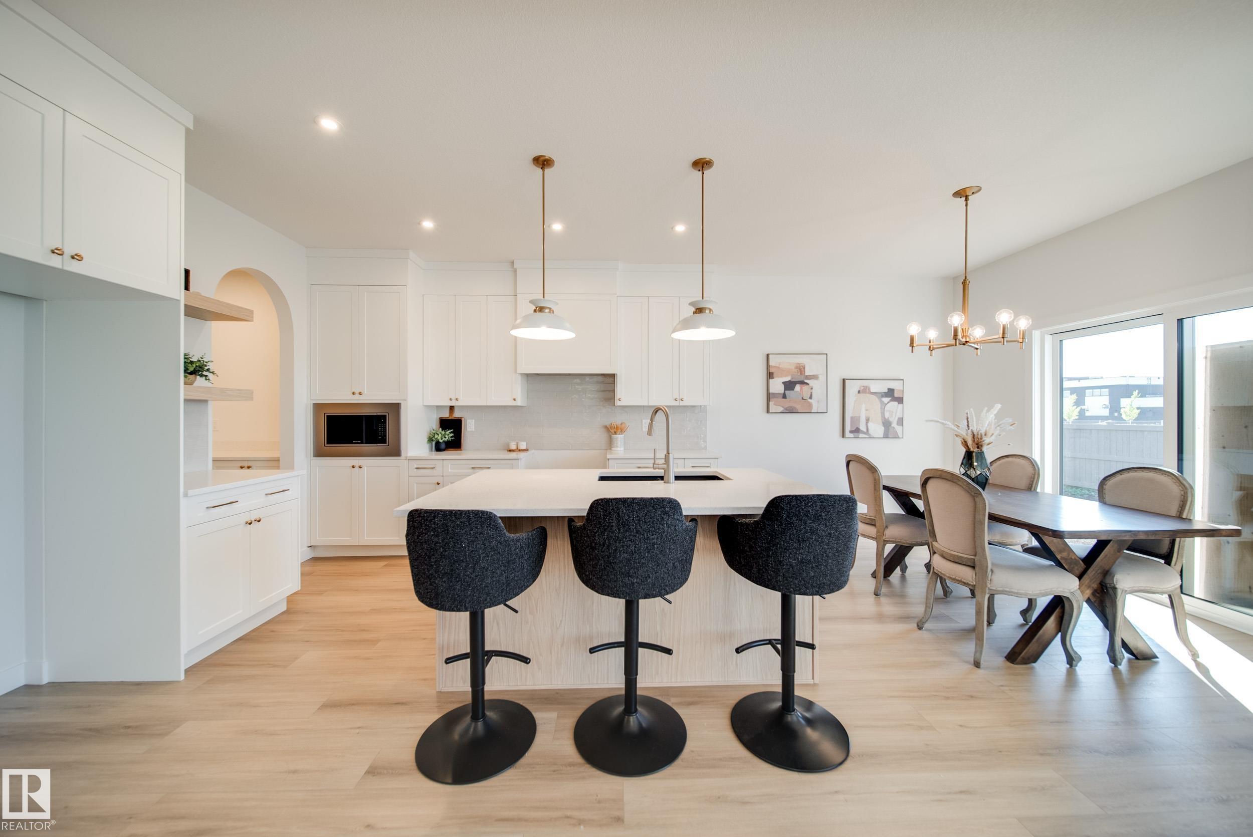 77 Chartres Close