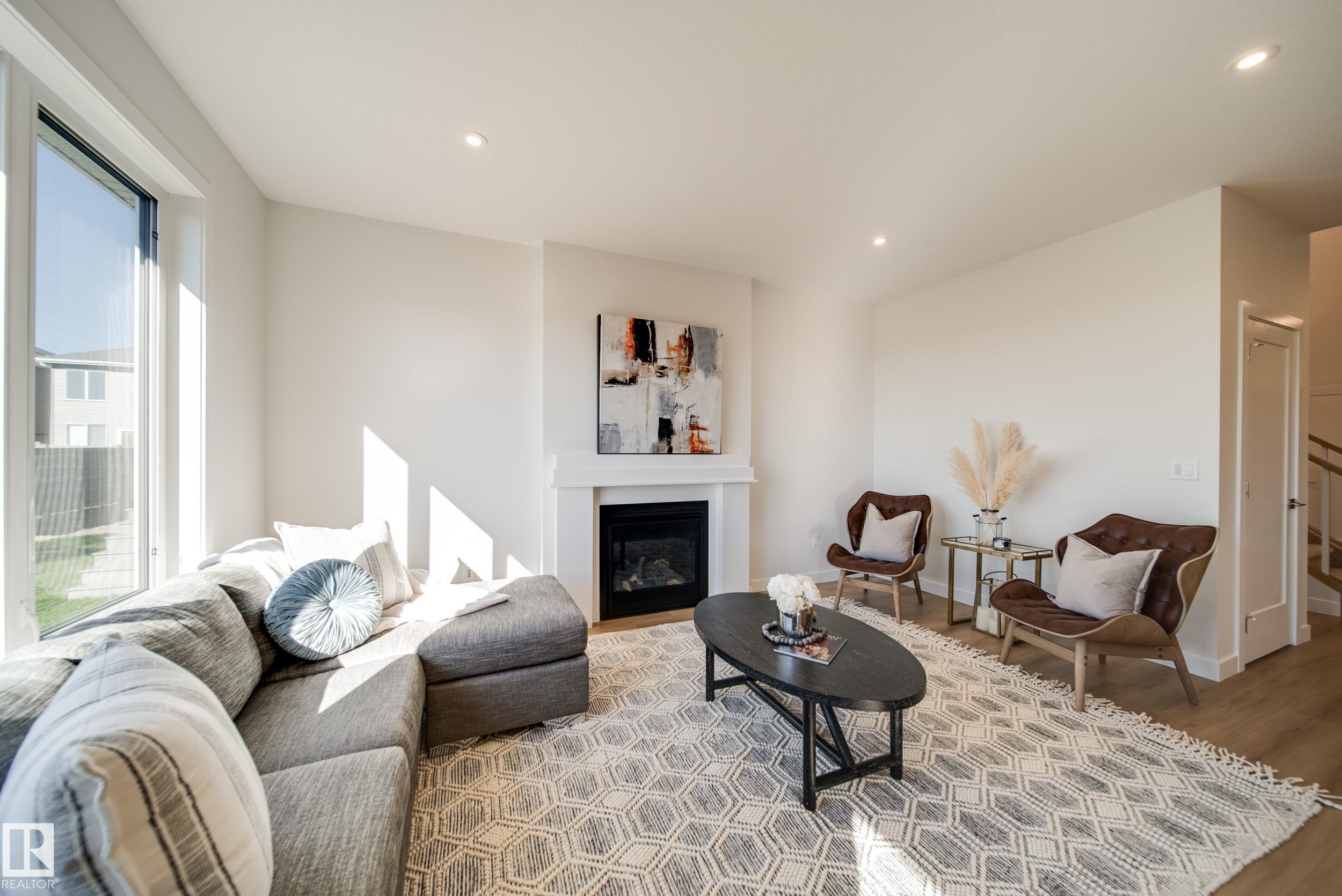 77 Chartres Close