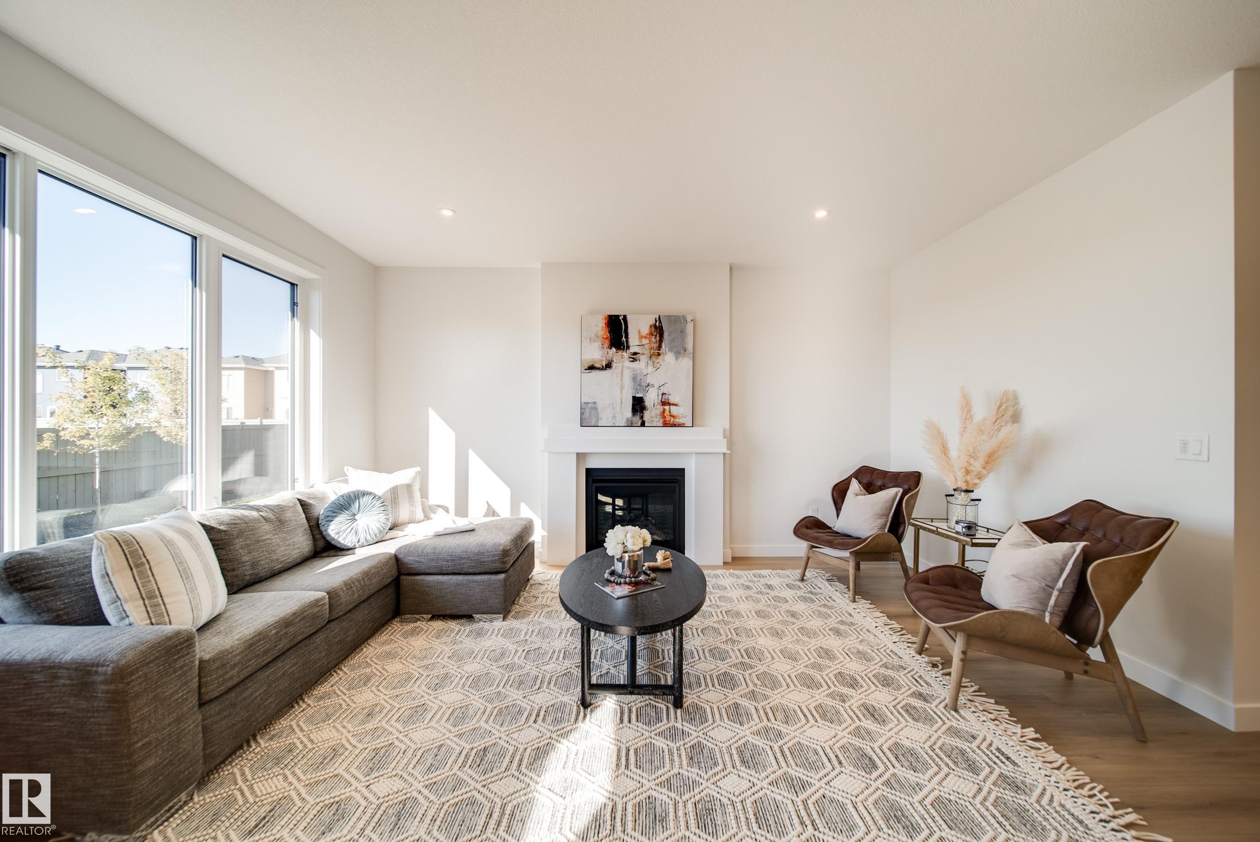 77 Chartres Close
