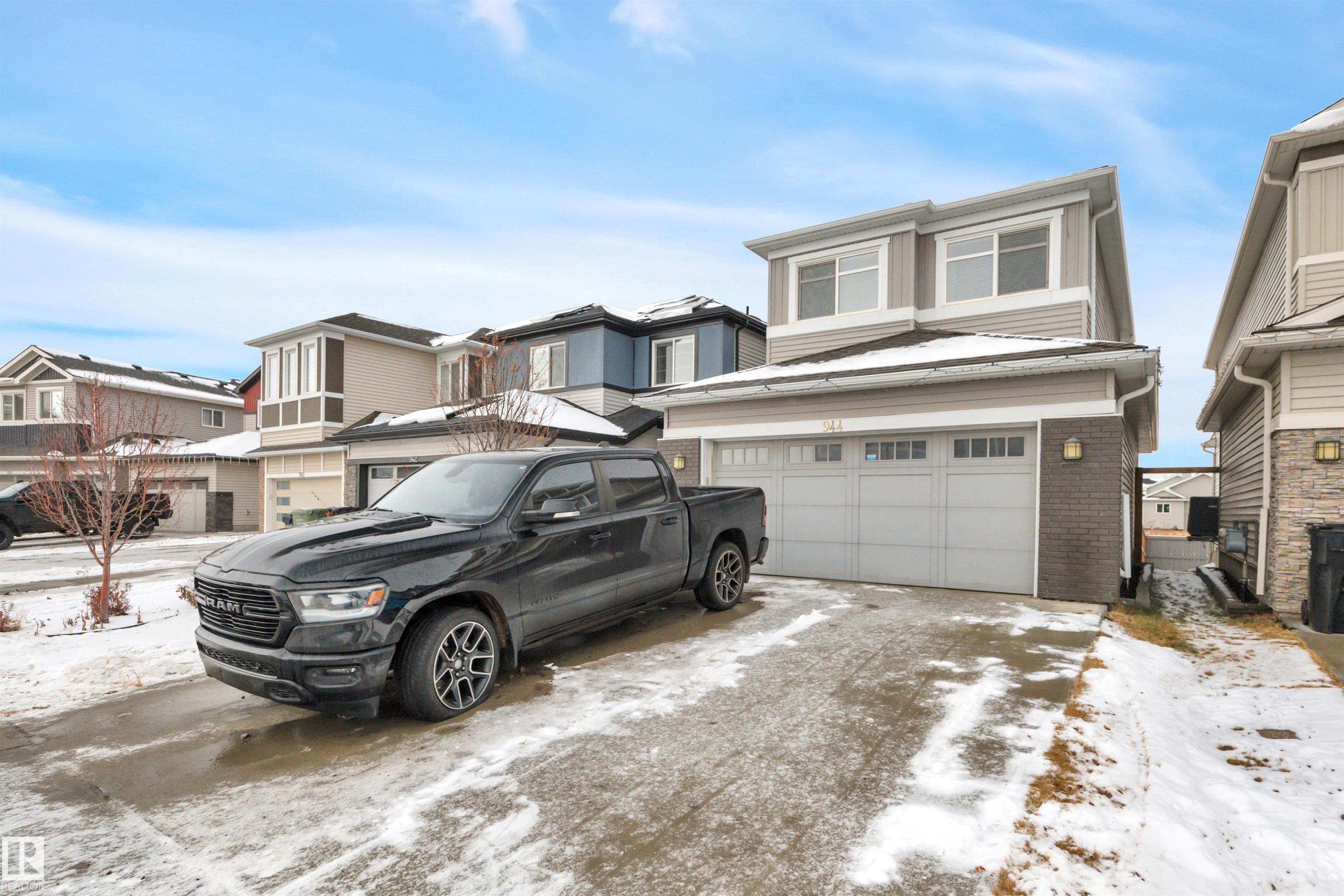 944 BERG Place
