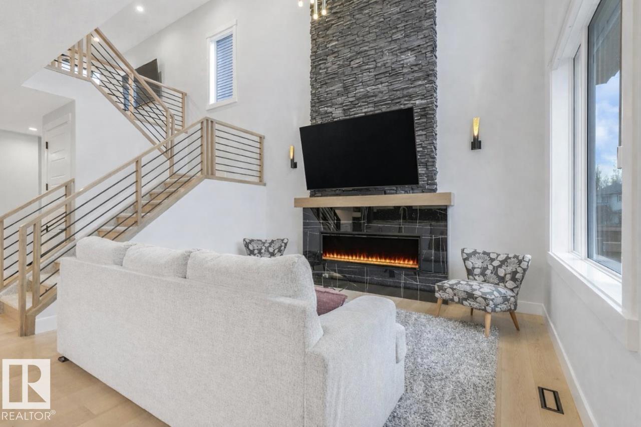 53 AUTUMNWOOD Crescent